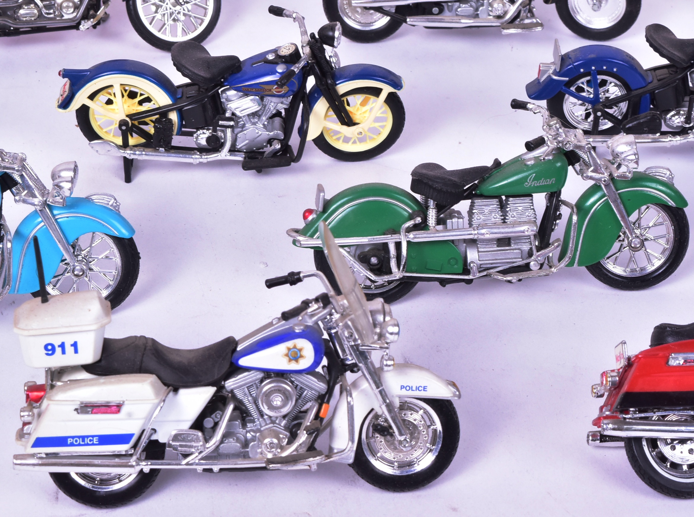 DIECAST - COLLECTION OF MOTORCYCLE MODELS - Image 5 of 7