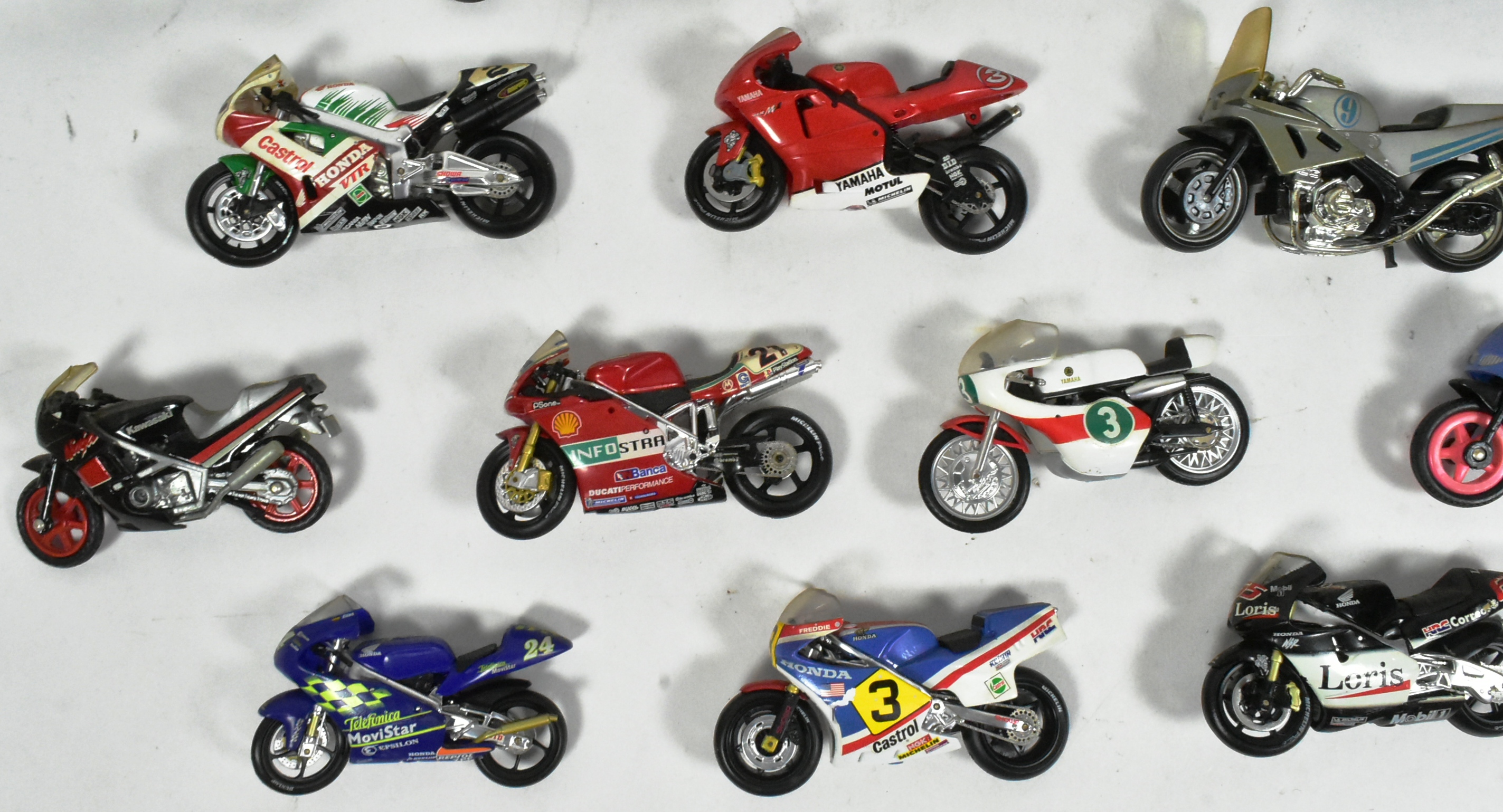 DIECAST - COLLECTION OF 1/24 SCALE DIECAST MOTORCYCLES - Image 2 of 5