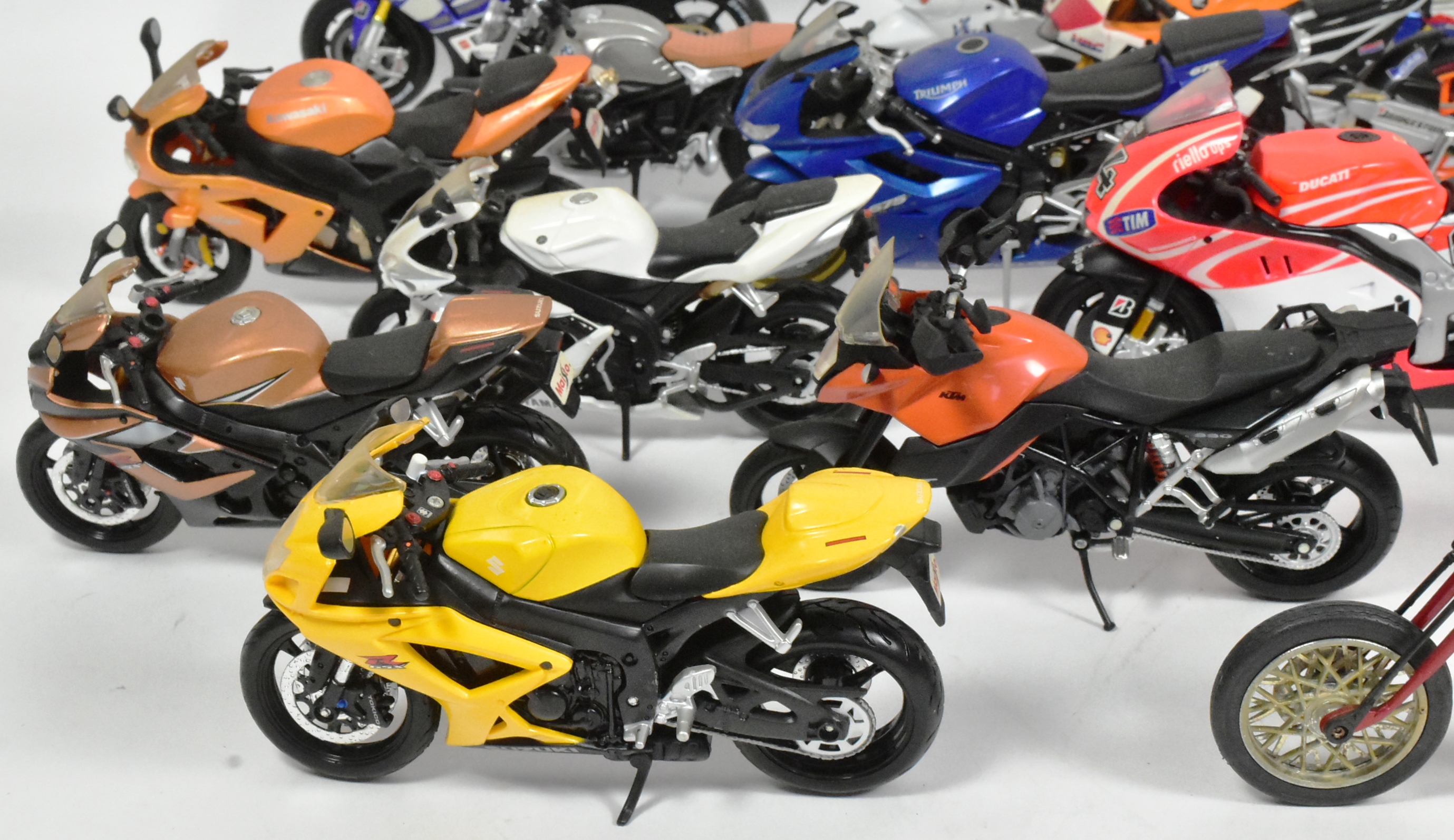 DIECAST - COLLECTION OF 1/18 SCALE MOTORBIKE MODELS - Image 4 of 5