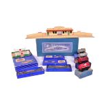 MODEL RAILWAY - COLLECTION OF HORNBY DUBLO OO GAUGE ACCESSORIES