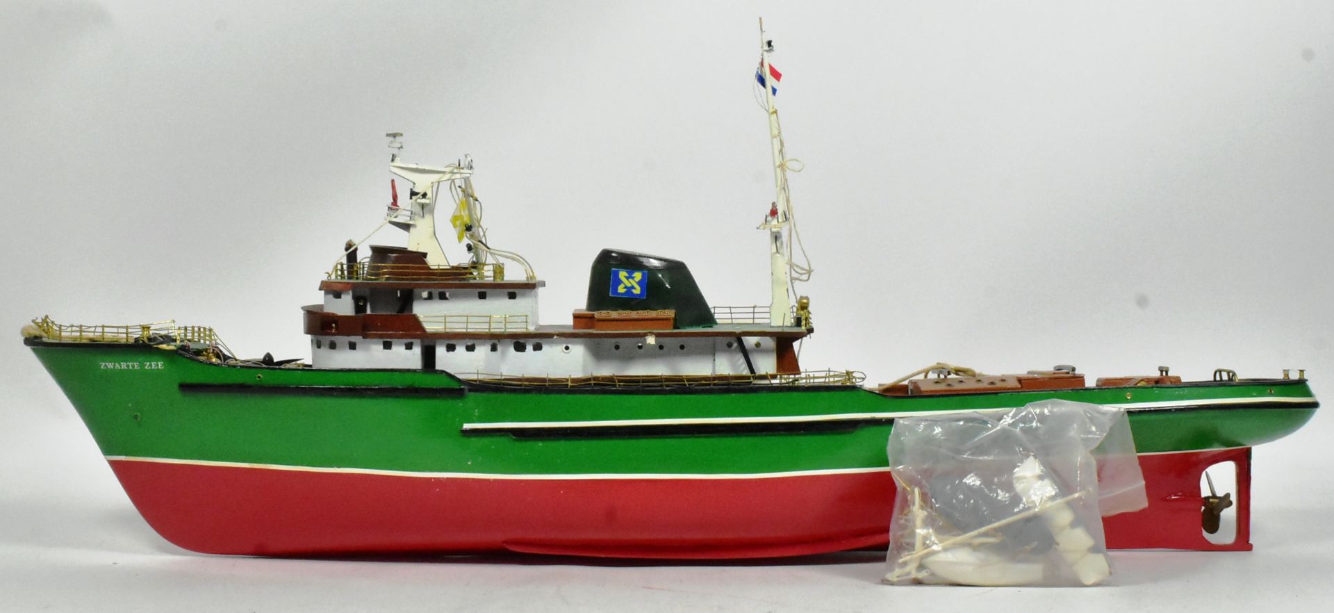 RADIO CONTROLLED BOAT - VINTAGE HAND BUILD MODEL - Bild 2 aus 7