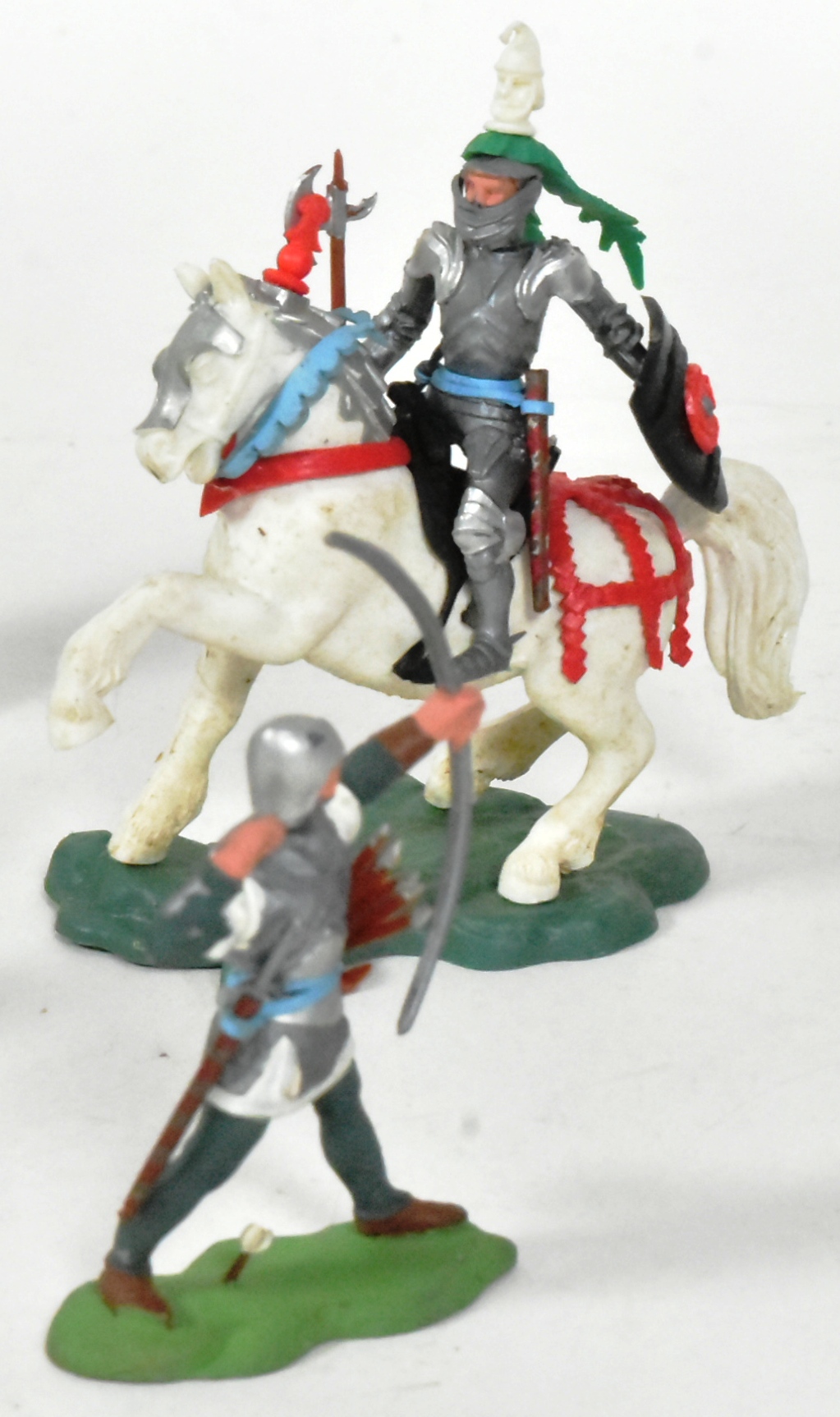 TOY SOLDIERS - COLLECTION OF BRITAINS 15TH CENTURY KNIGHTS - Image 4 of 6