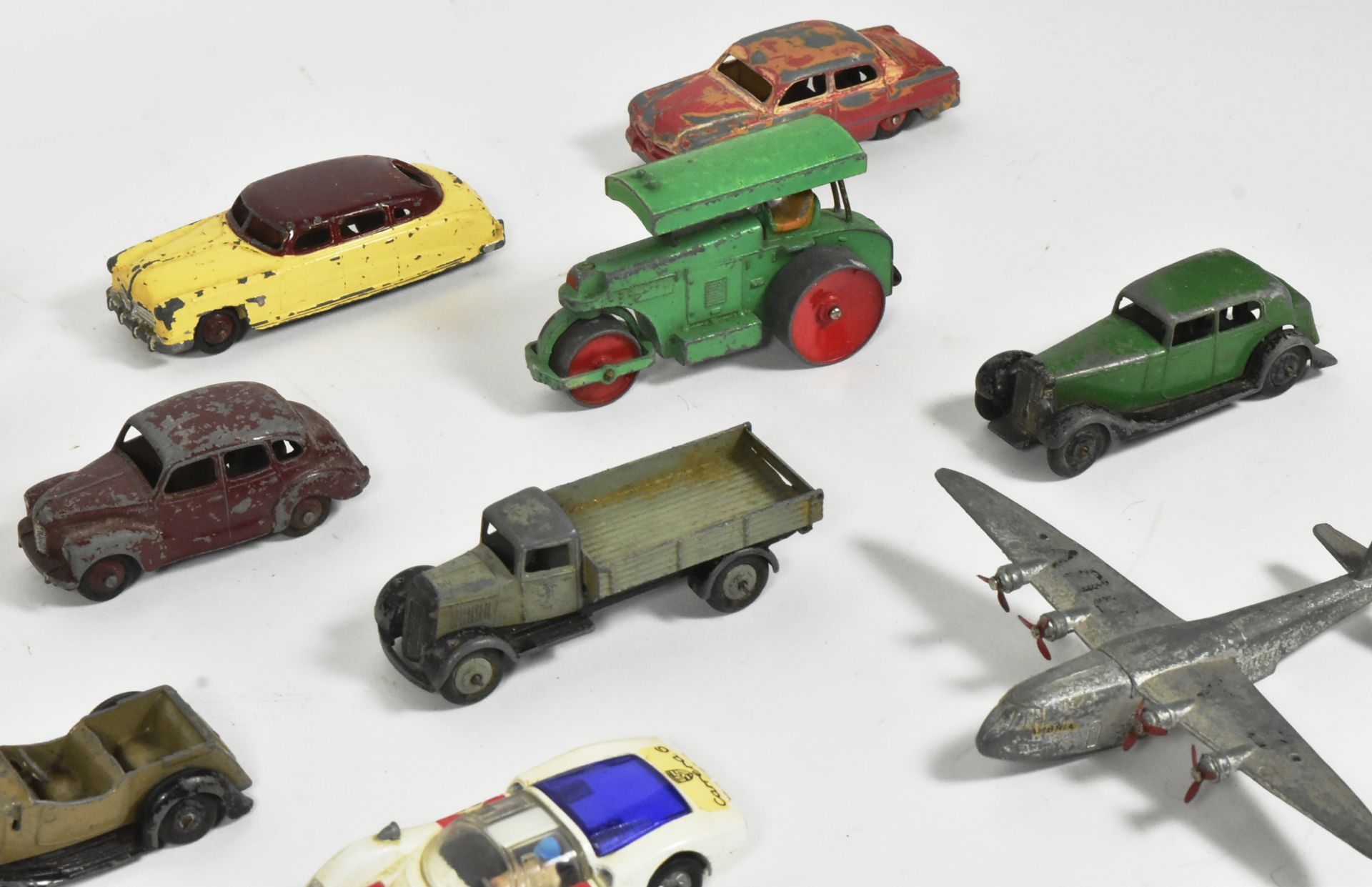 DIECAST - COLLECTION OF VINTAGE DINKY TOYS - Image 2 of 6