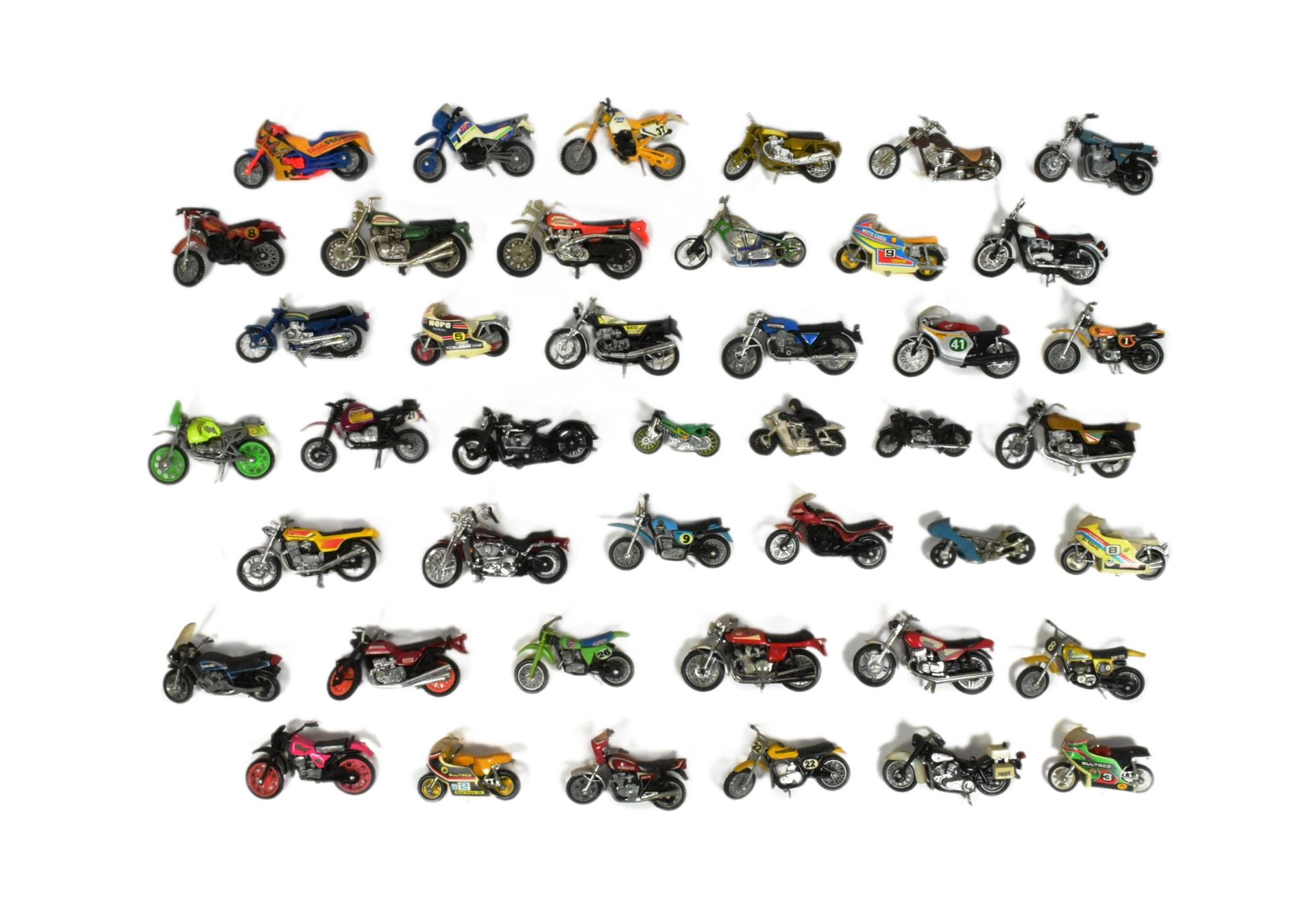 DIECAST - COLLECTION OF 1/32 SCALE DIECAST MODEL MOTORCYCLES