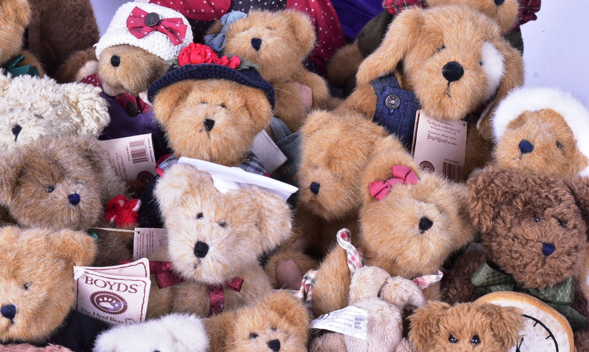 TEDDY BEARS - LARGE COLLECTION OF ASSORTED BOYDS TEDDY BEARS - Image 2 of 6