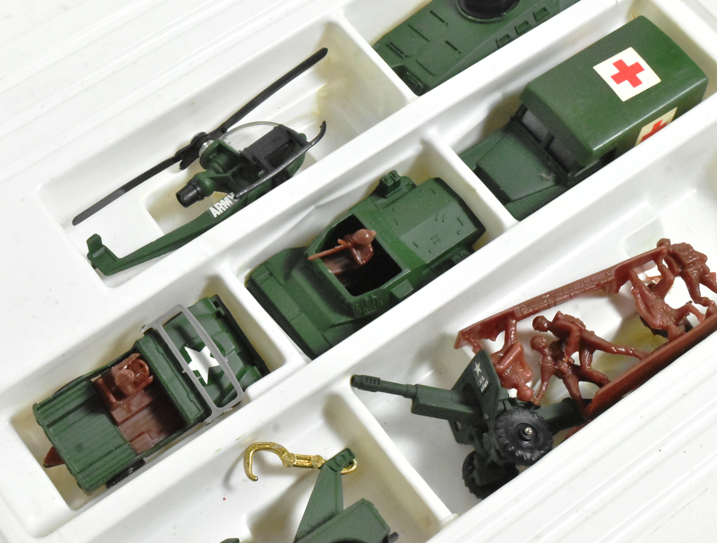 DIECAST - CORGI JUNIORS MILITARY GIFT SET - Image 3 of 4