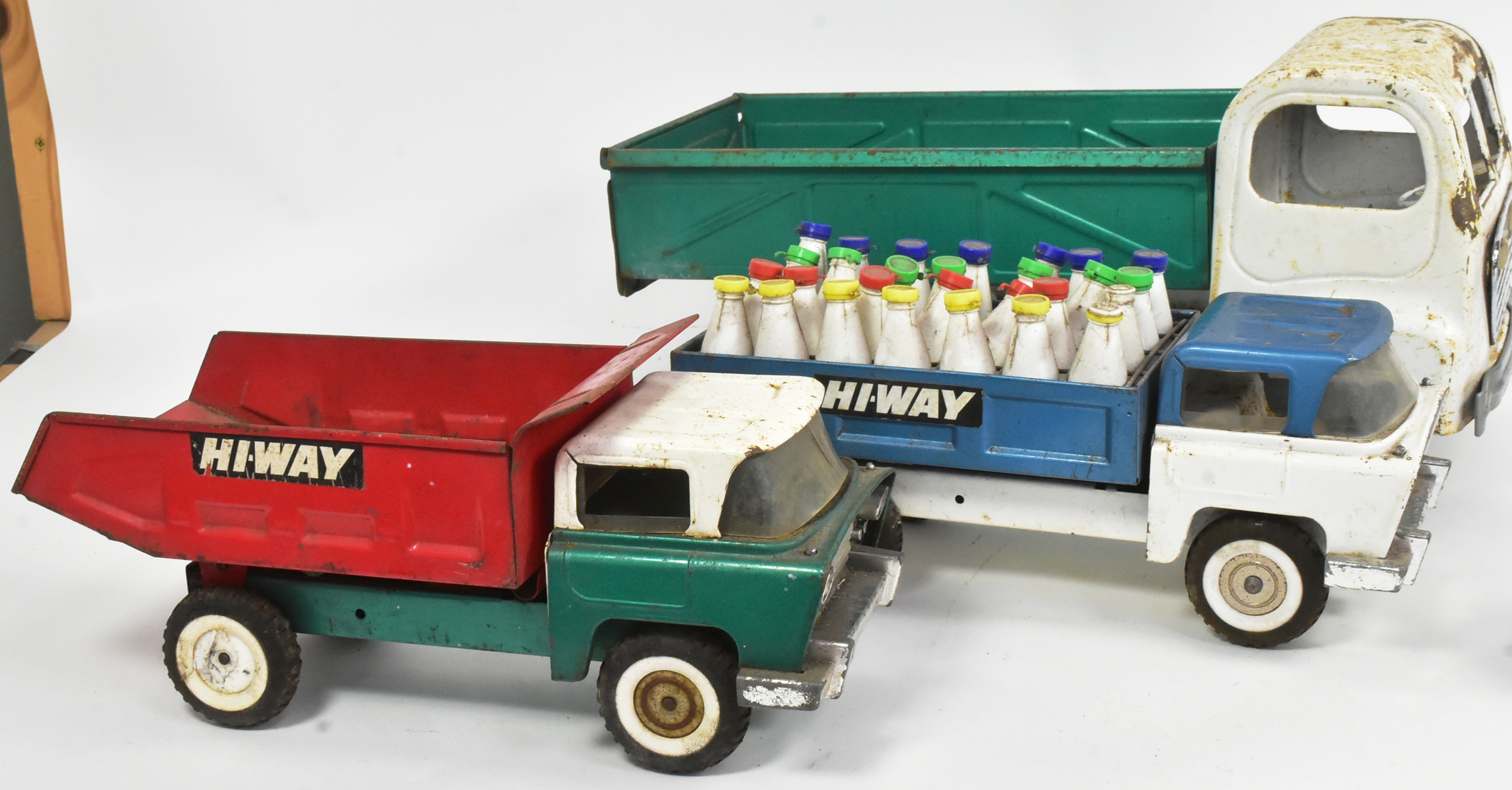 TINPLATE TOYS - COLLECTION OF VINTAGE TINPLATE VEHICLES - Image 6 of 6