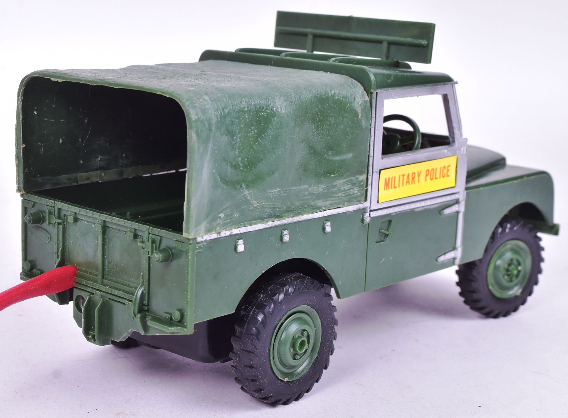 MARX TOYS BATTERY OPERATED REMOTE CONTROL MILITARY LAND ROVER - Image 3 of 6