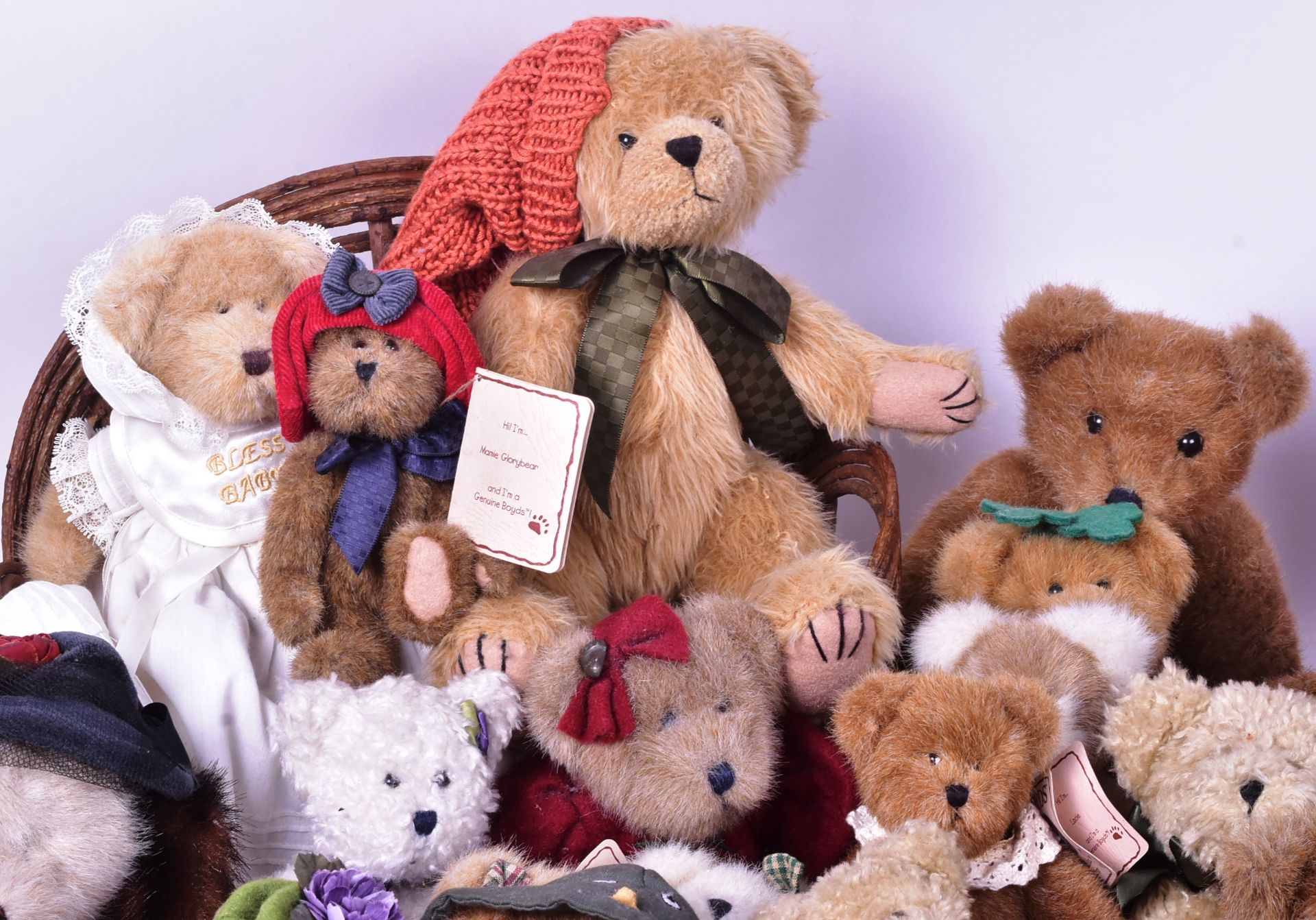 TEDDY BEARS - LARGE COLLECTION OF ASSORTED BOYDS TEDDY BEARS - Image 3 of 6