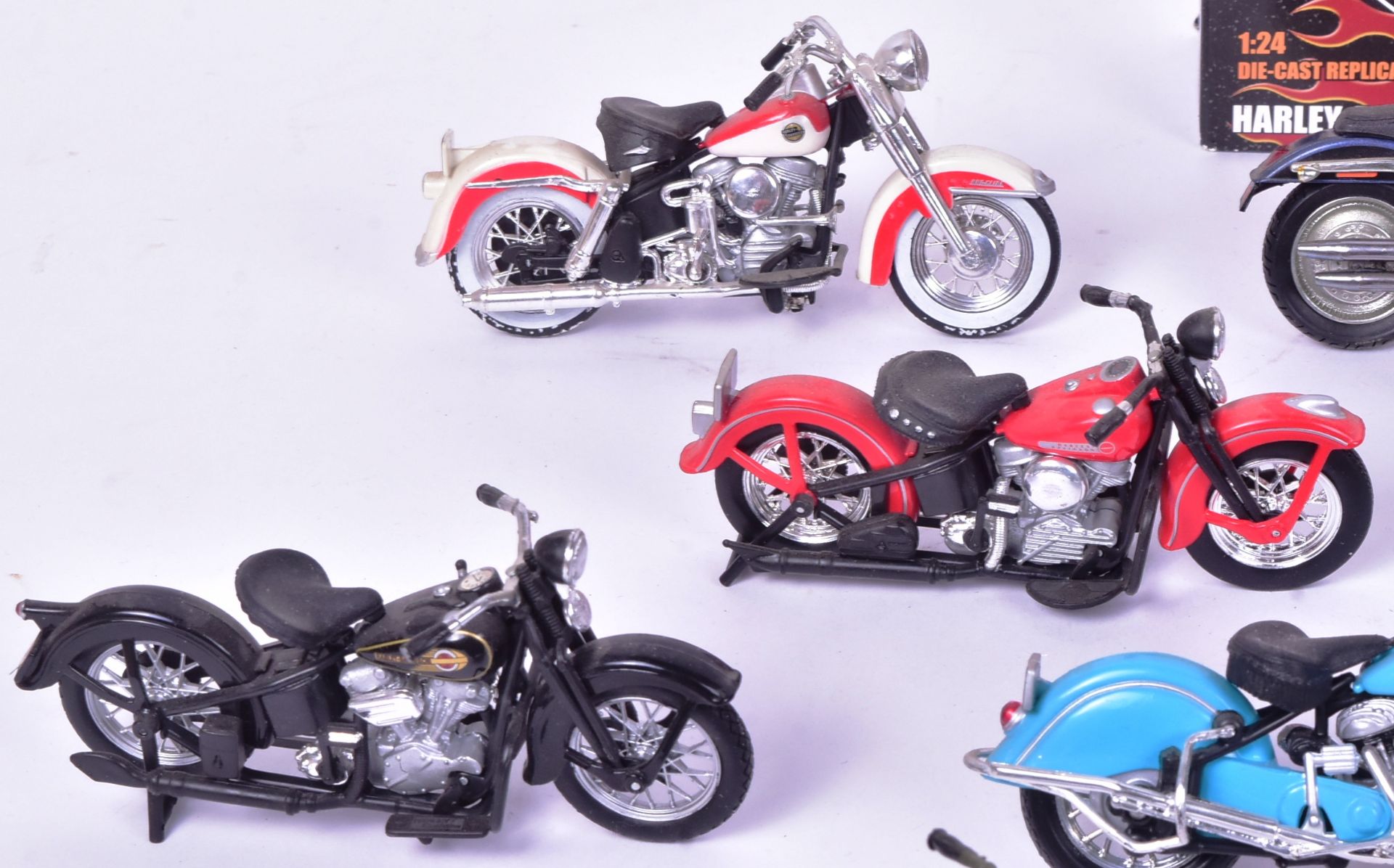 DIECAST - COLLECTION OF MOTORCYCLE MODELS - Image 4 of 7