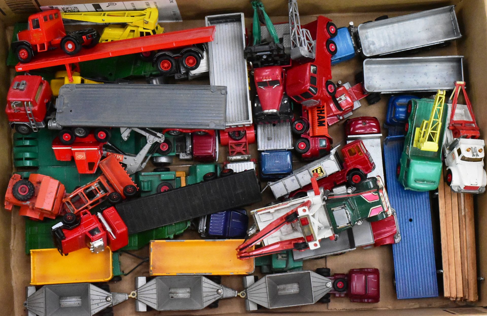 DIECAST - LARGE COLLECTION OF ASSORTED DIECAST MODEL CARS - Bild 2 aus 6