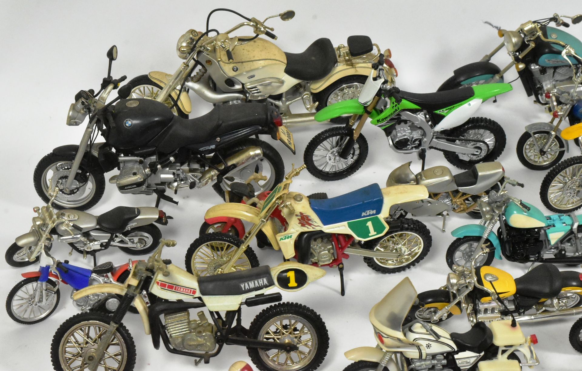 DIECAST - COLLECTION OF ASSORTED DIECAST MODEL MOTORBIKES - Bild 2 aus 6