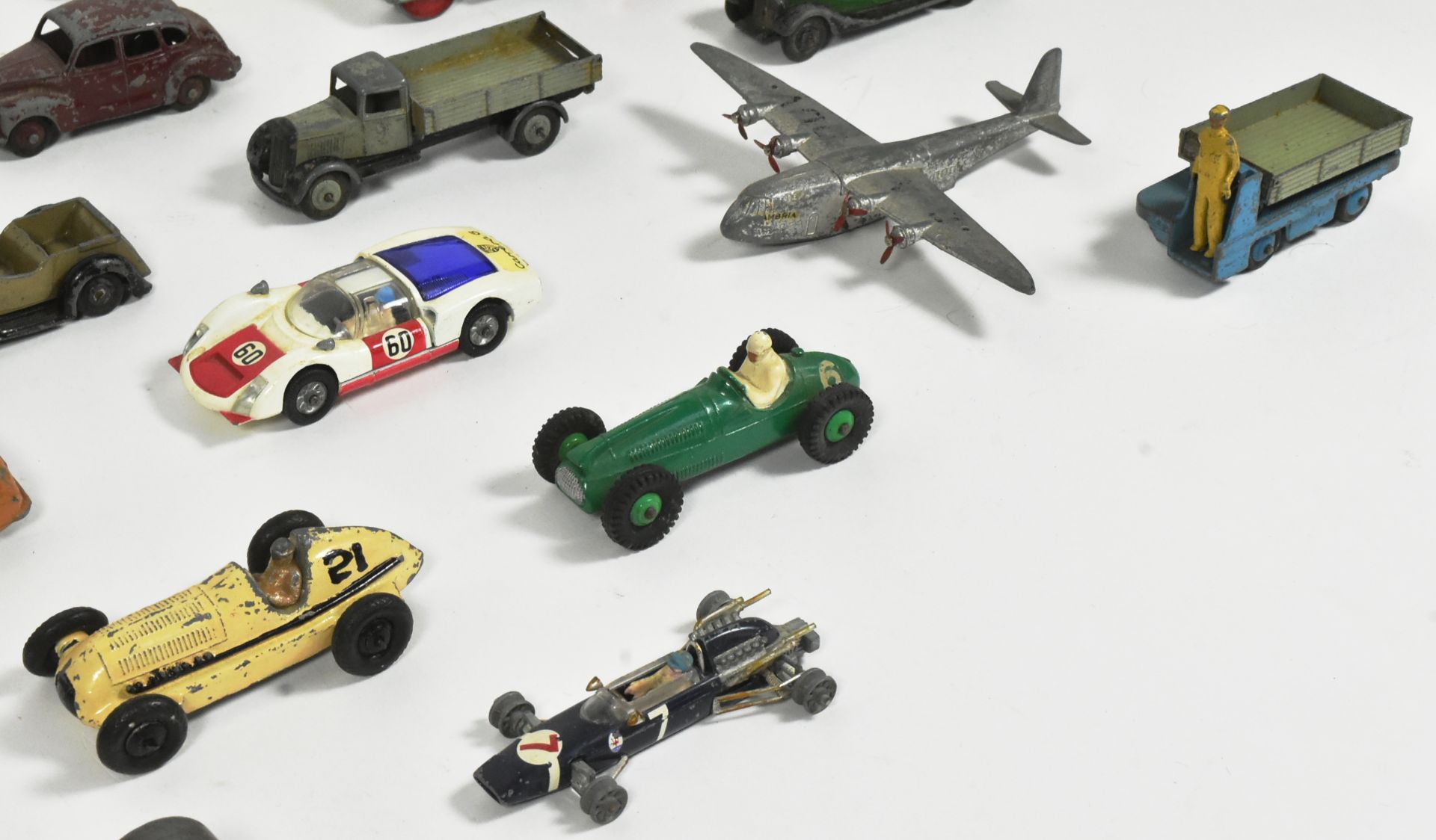 DIECAST - COLLECTION OF VINTAGE DINKY TOYS - Bild 3 aus 6