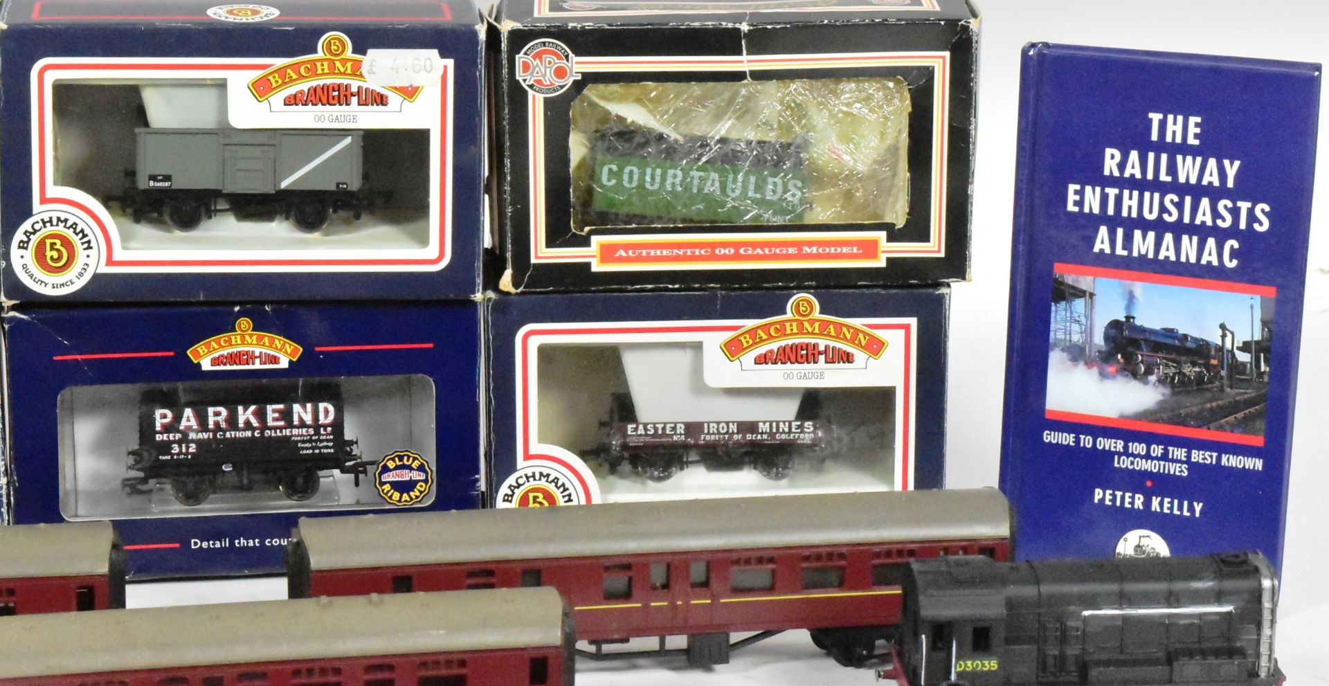 MODEL RAILWAY - COLLECTION OF OO GAUGE LOCOS & ROLLING STOCK - Image 2 of 6