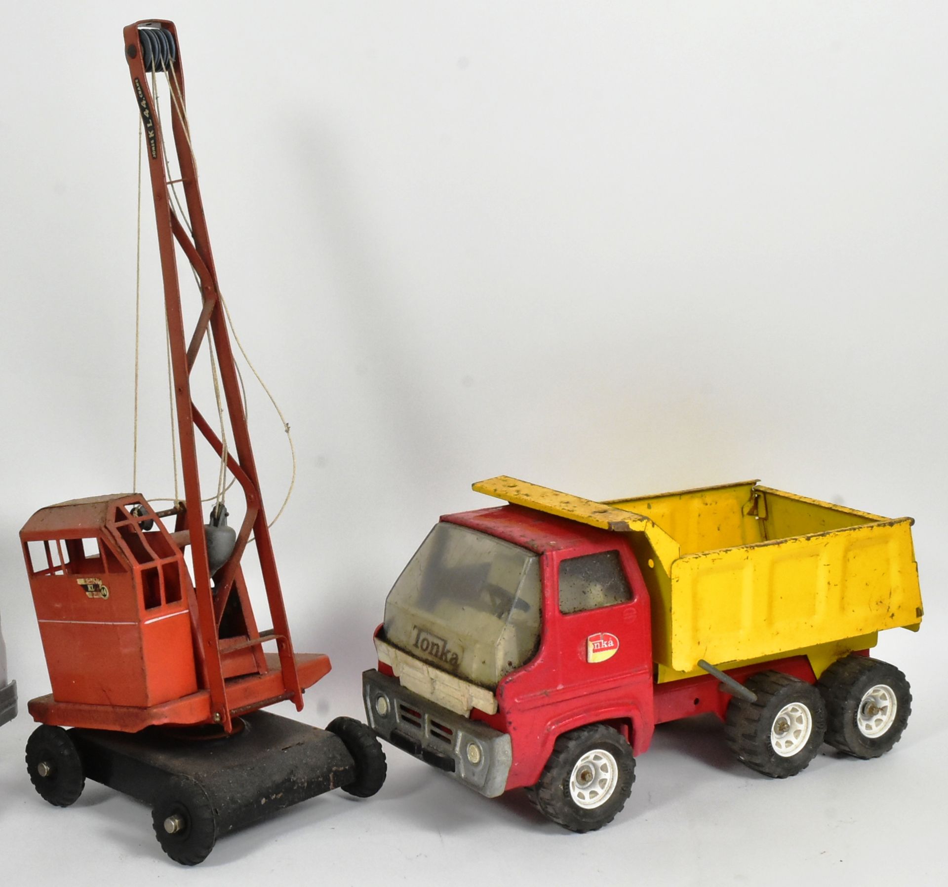 TINPLATE TOYS - COLLECTION OF VINTAGE TINPLATE VEHICLES - Image 4 of 6