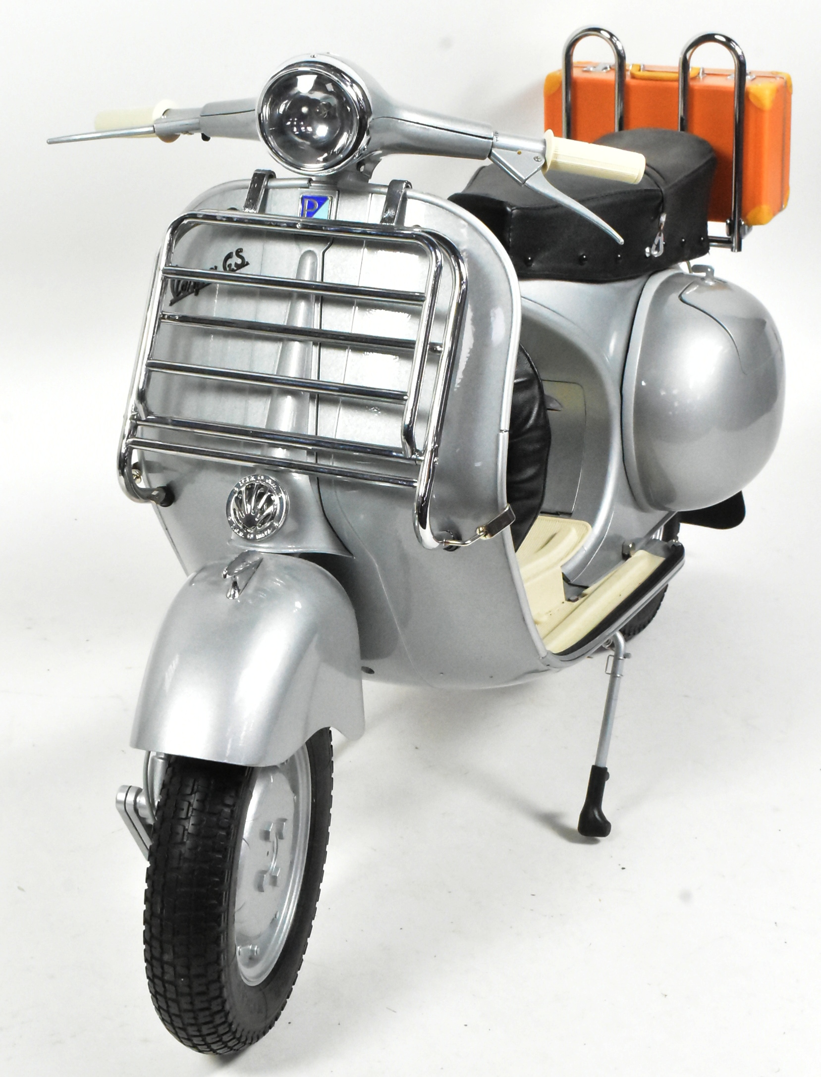 MODEL KIT - 1/3 SCALE DEAGOSTINI MADE VESPA MOTORCYCLE - Image 3 of 11