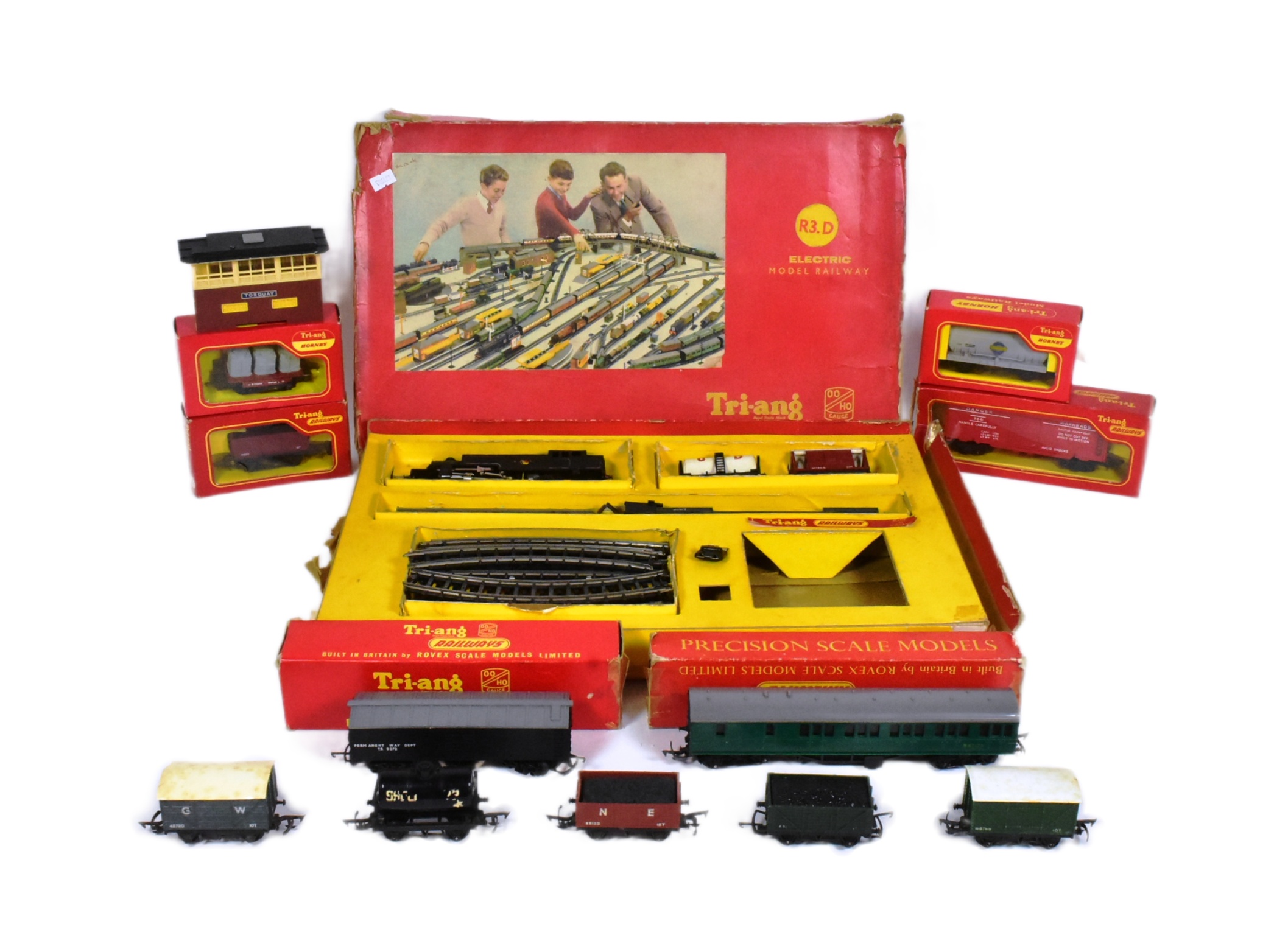 MODEL RAILWAY - COLLECTION OF TRIANG OO GAUGE