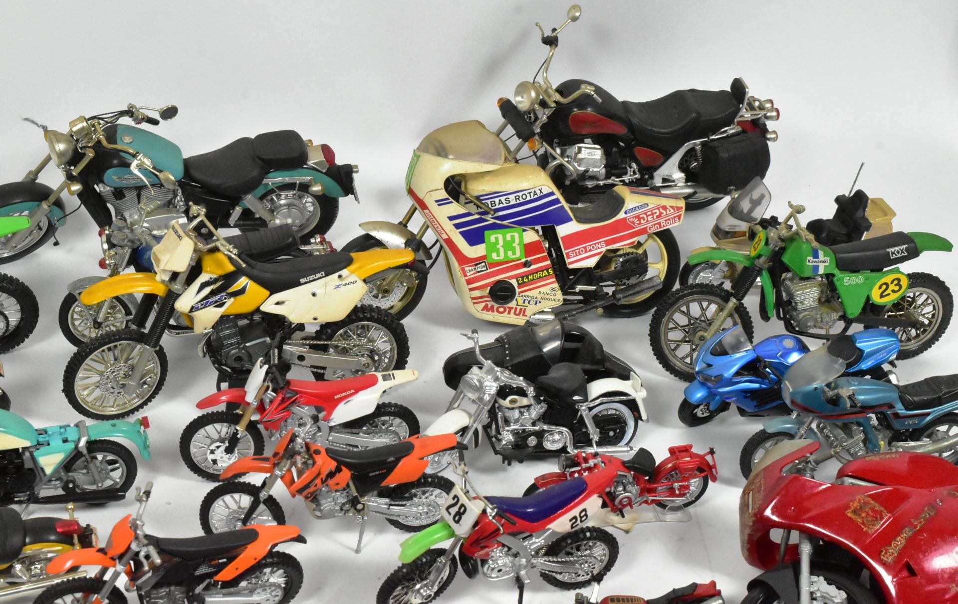 DIECAST - COLLECTION OF ASSORTED DIECAST MODEL MOTORBIKES - Bild 3 aus 6