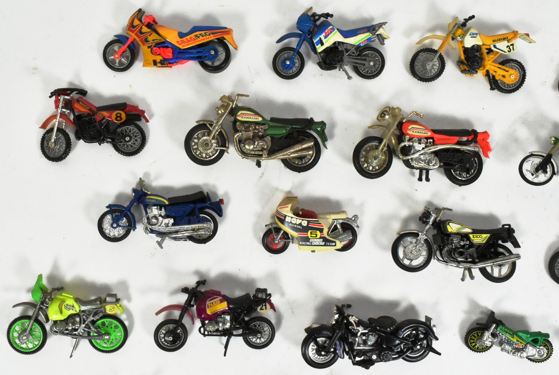 DIECAST - COLLECTION OF 1/32 SCALE DIECAST MODEL MOTORCYCLES - Bild 4 aus 5