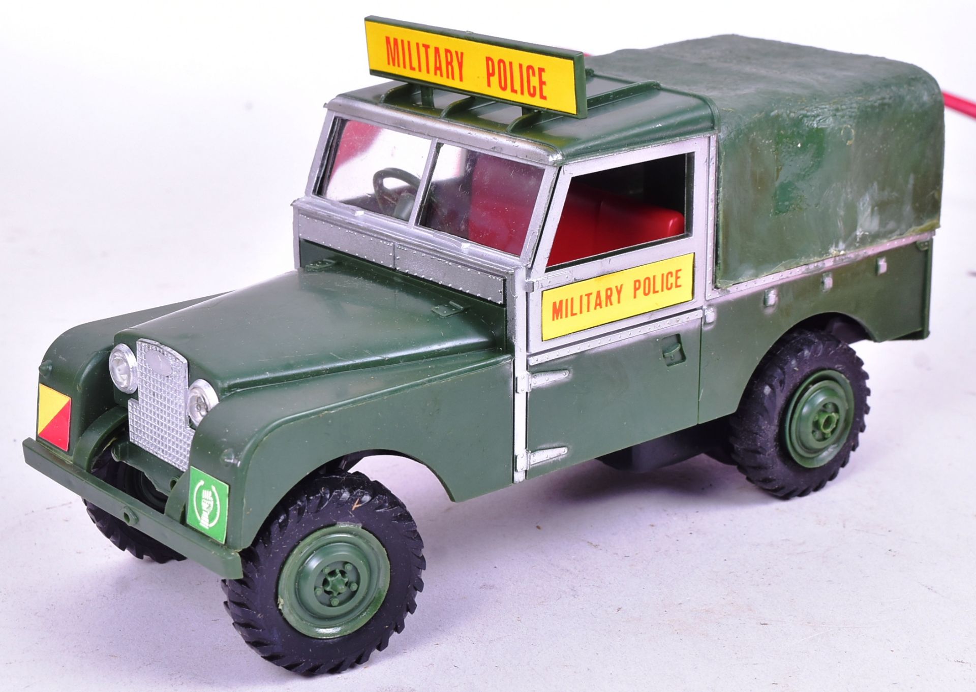 MARX TOYS BATTERY OPERATED REMOTE CONTROL MILITARY LAND ROVER - Bild 2 aus 6