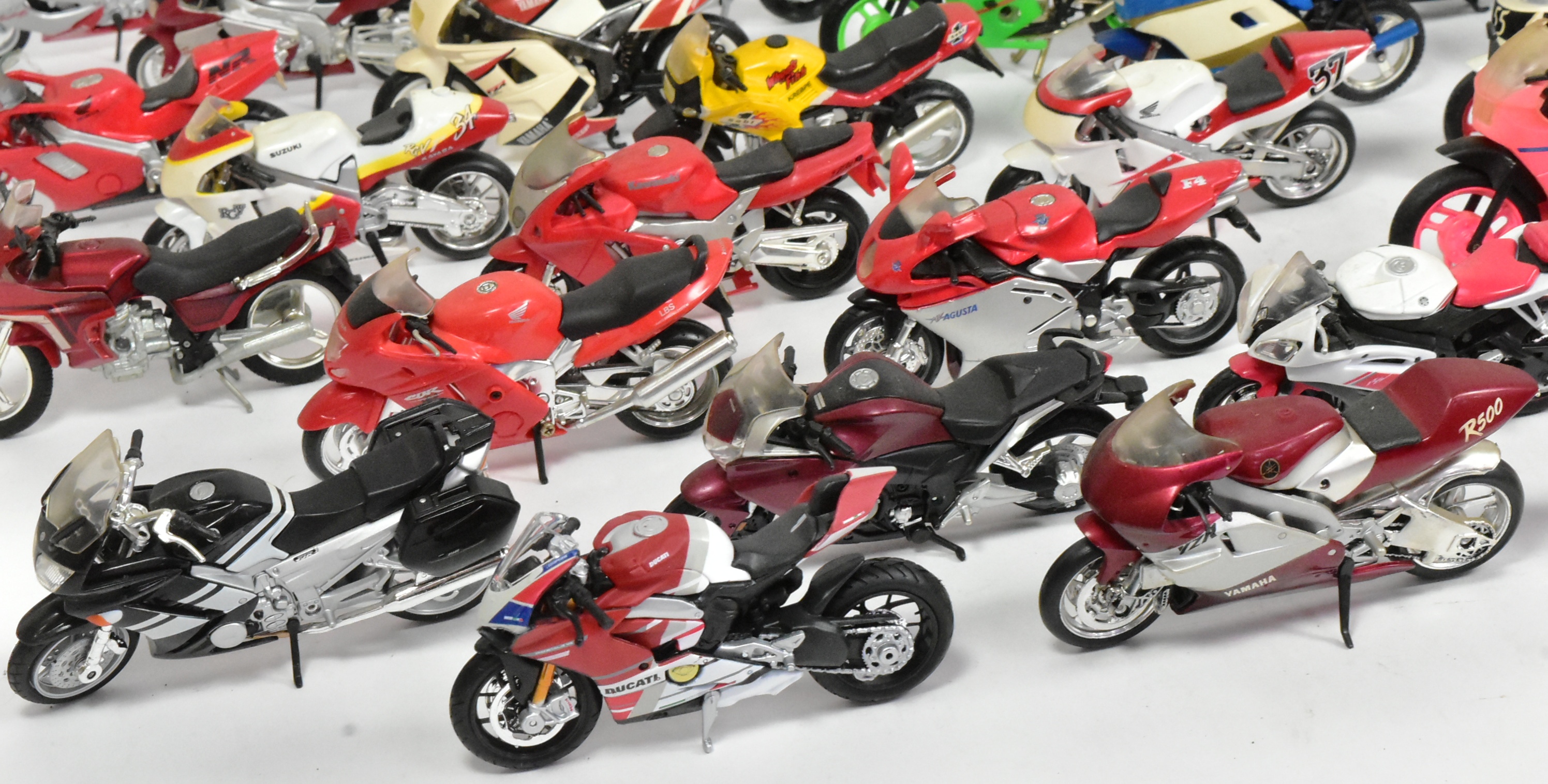 DIECAST - COLLECTION OF 1/18 SCALE DIECAST MOTORBIKES - Image 4 of 6