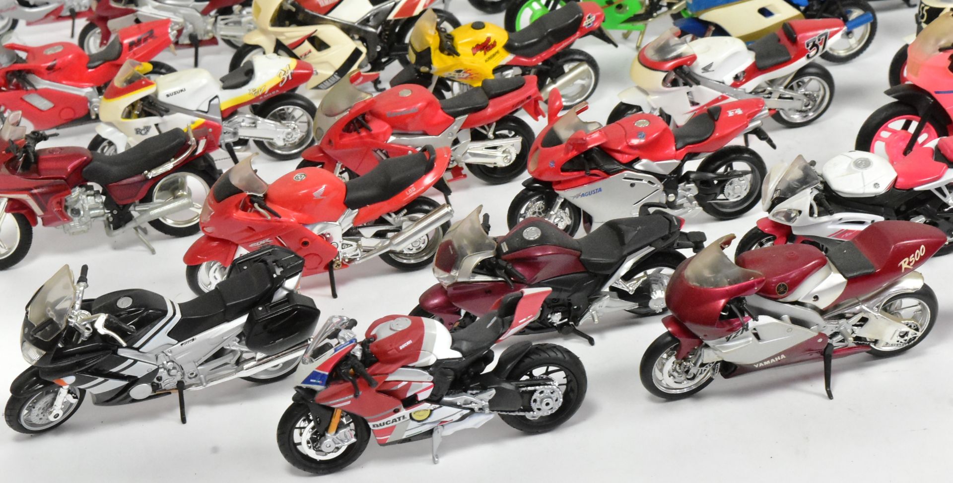 DIECAST - COLLECTION OF 1/18 SCALE DIECAST MOTORBIKES - Image 4 of 6