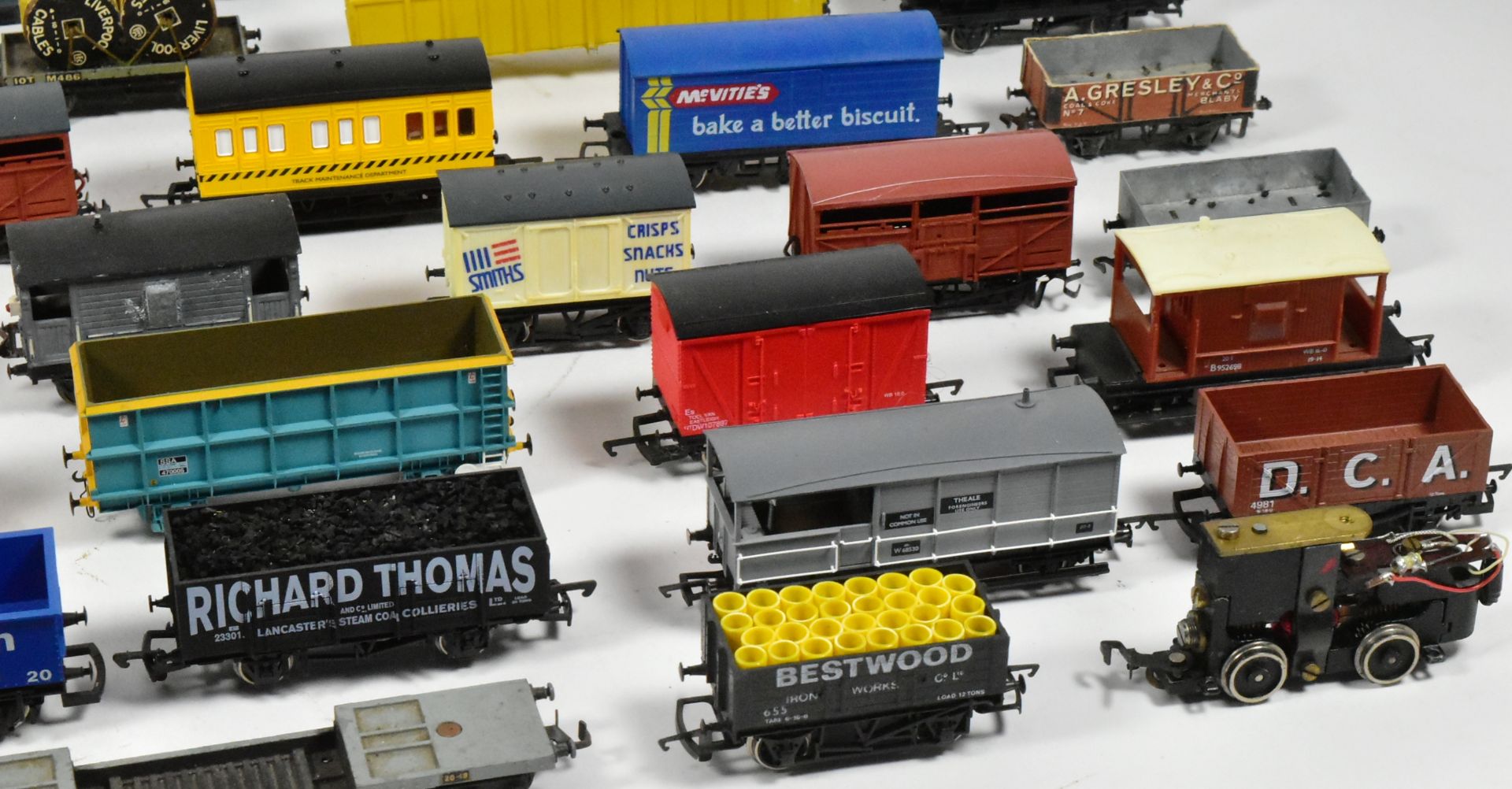 MODEL RAILWAY - COLLECTION OF ASSORTED ROLLING STOCK - Bild 4 aus 6