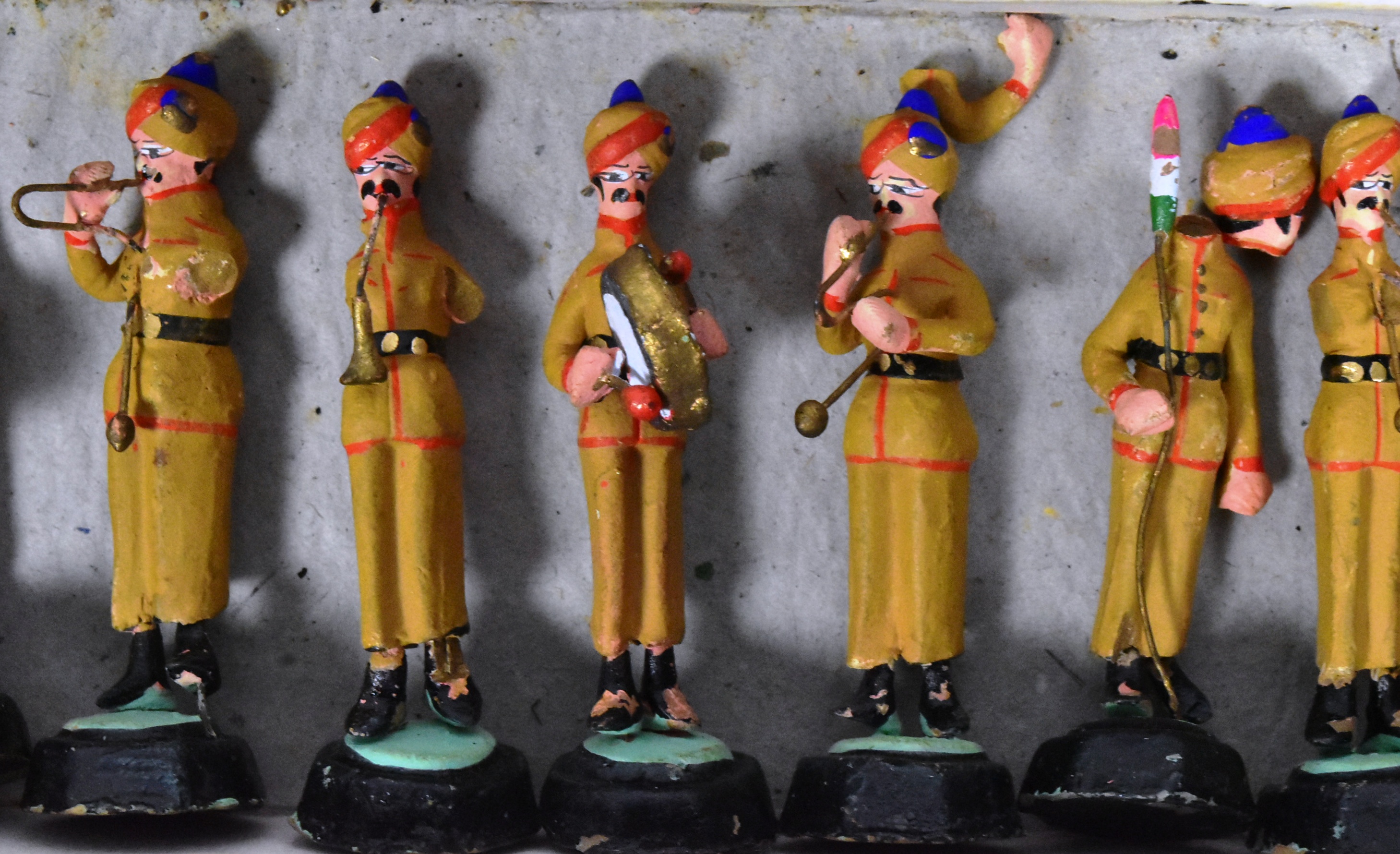 TOY SOLDIERS - VINTAGE INDIAN MARCHING BAND FIGURES - Image 3 of 5