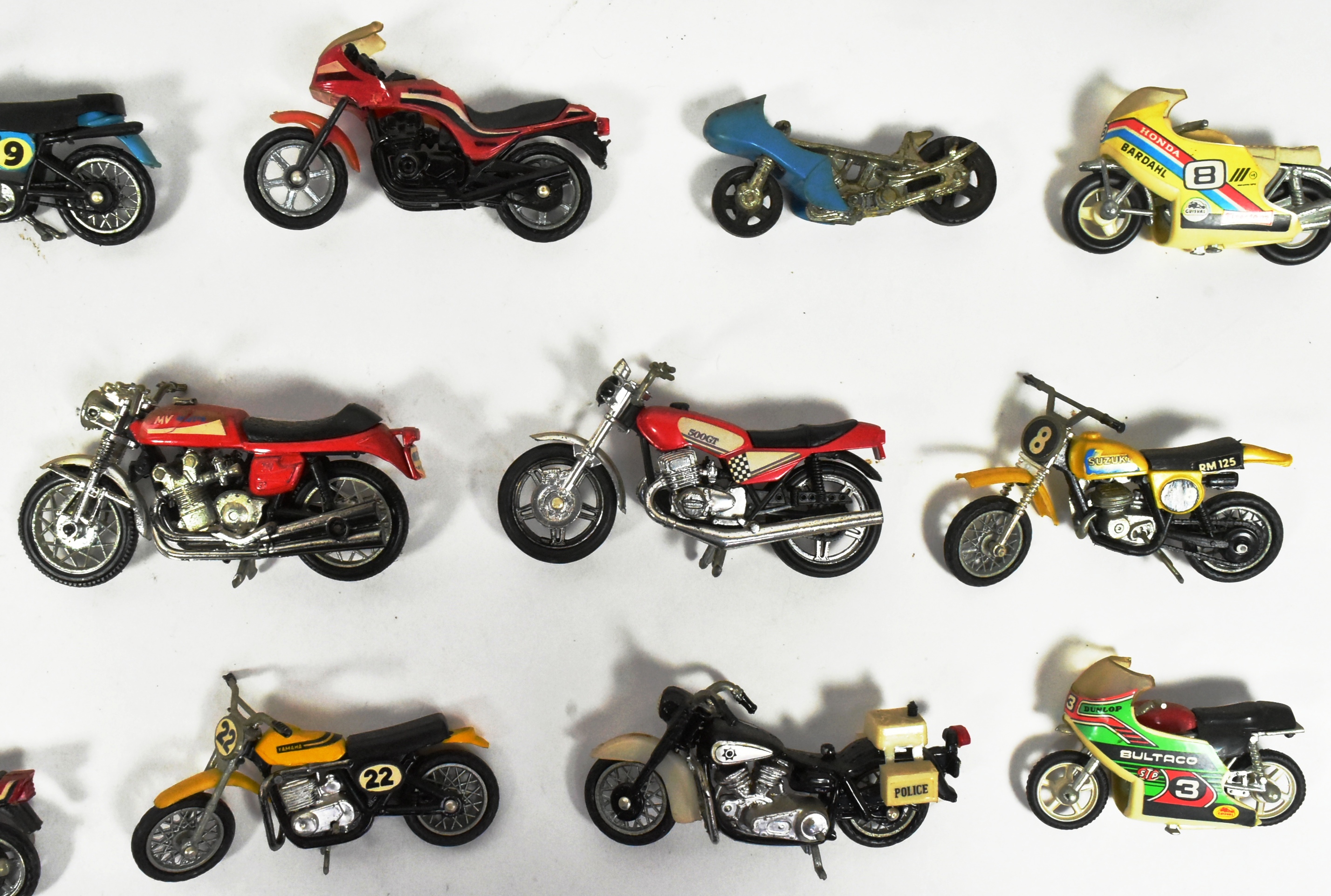 DIECAST - COLLECTION OF 1/32 SCALE DIECAST MODEL MOTORCYCLES - Image 2 of 5