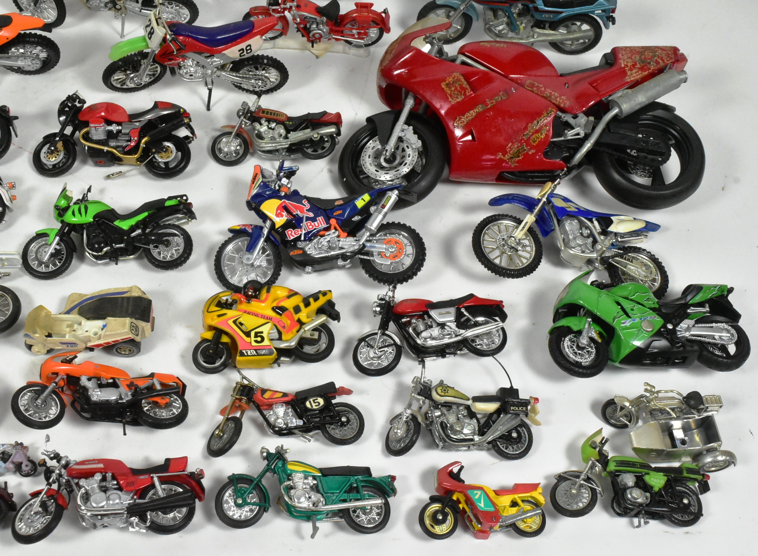 DIECAST - COLLECTION OF ASSORTED DIECAST MODEL MOTORBIKES - Image 4 of 6