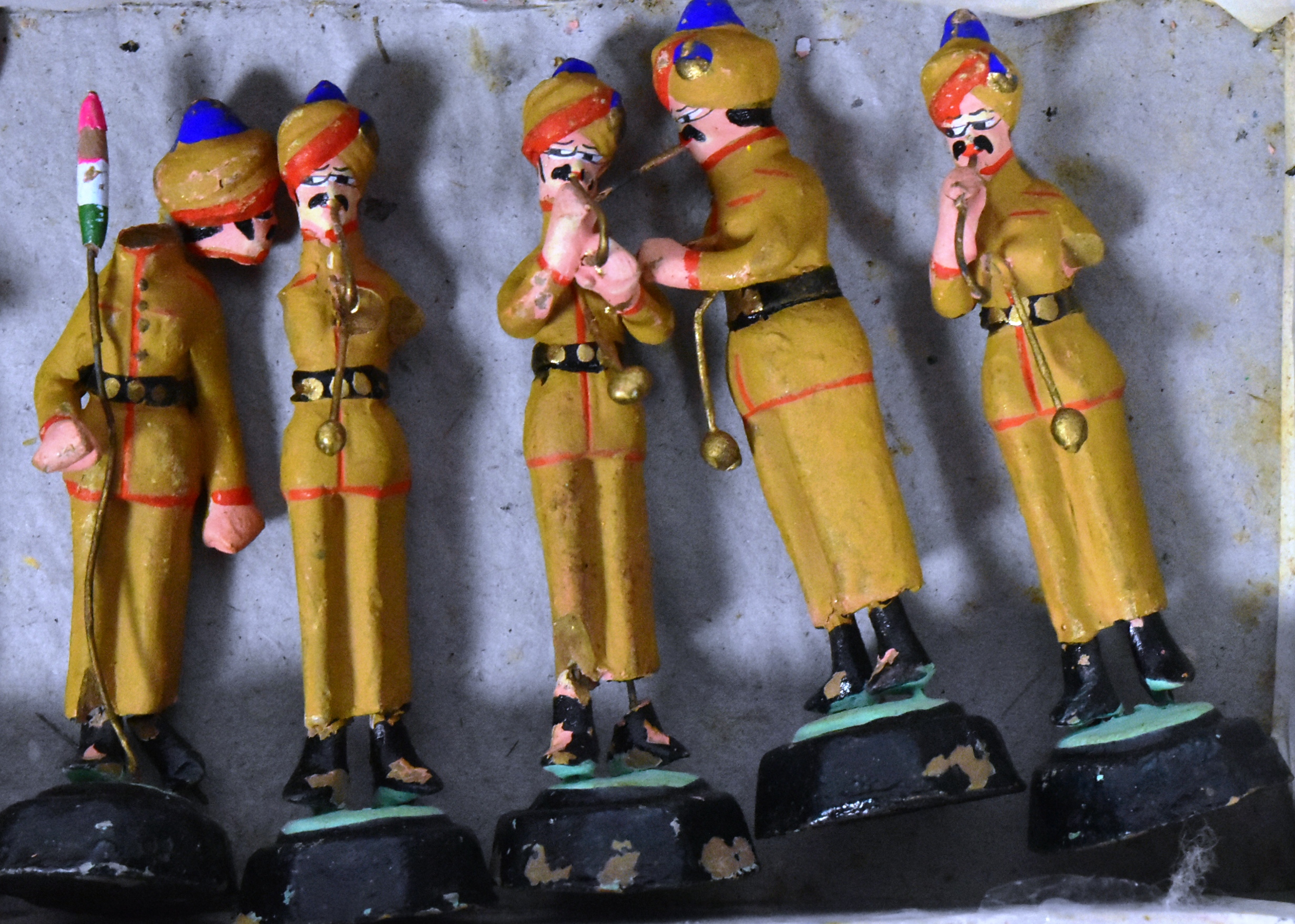 TOY SOLDIERS - VINTAGE INDIAN MARCHING BAND FIGURES - Image 4 of 5