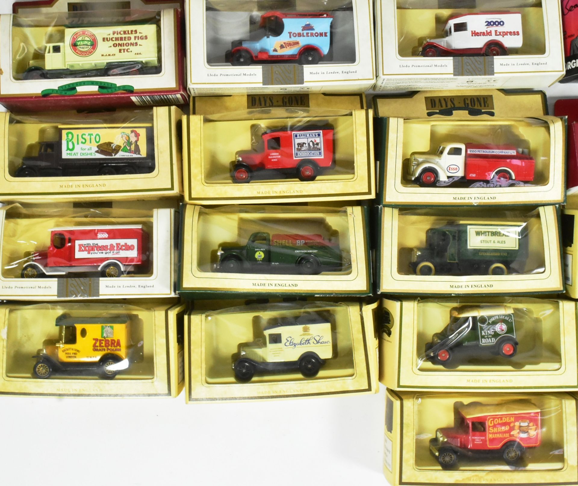 DIECAST - COLLECTION OF ASSORTED DIECAST MODELS - Bild 4 aus 6