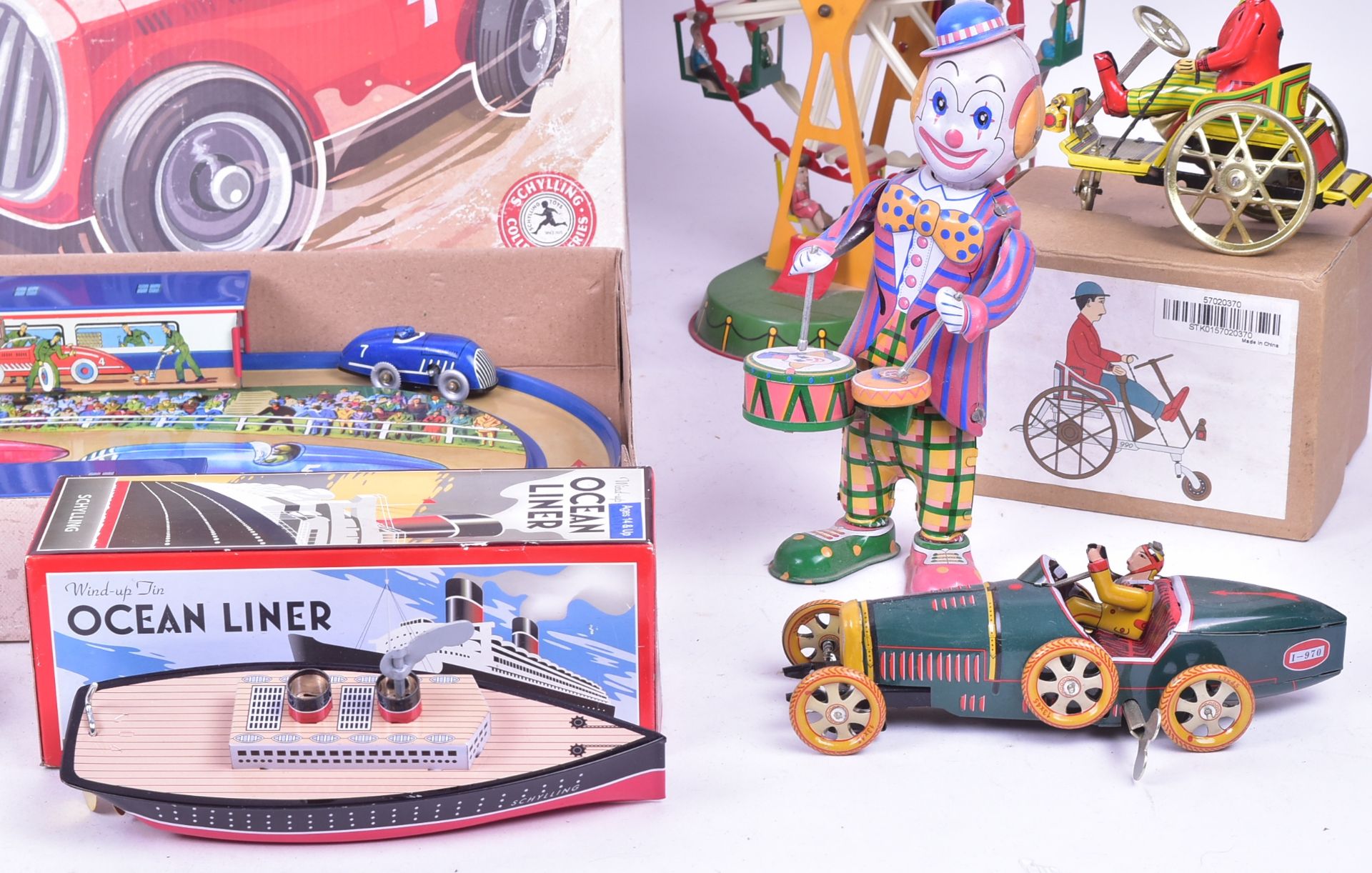 TINPLATE TOYS - COLLECTION OF ASSORTED TINPLATE CLOCKWORK TOYS - Bild 3 aus 6