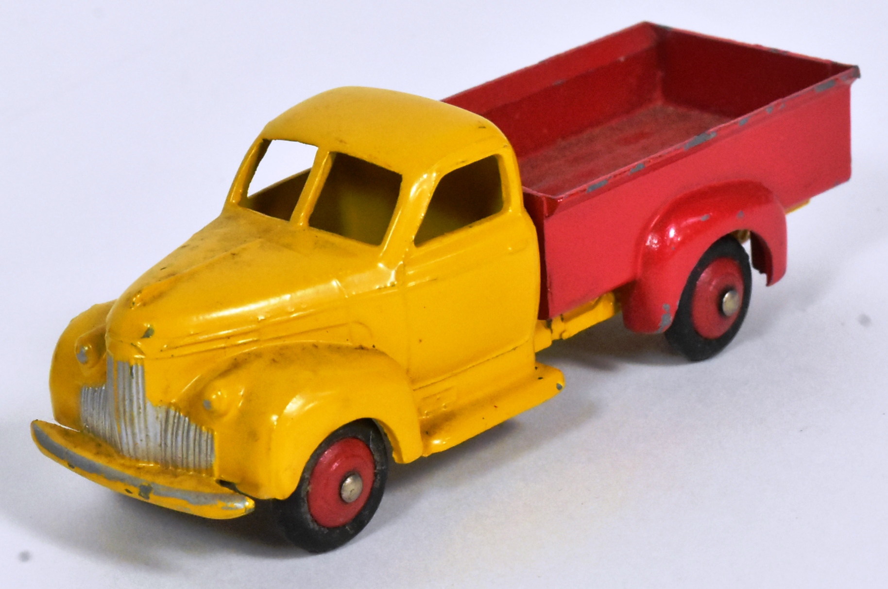DIECAST - FRENCH DINKY TOYS - X5 ASSORTED TRUCKS - Image 5 of 6