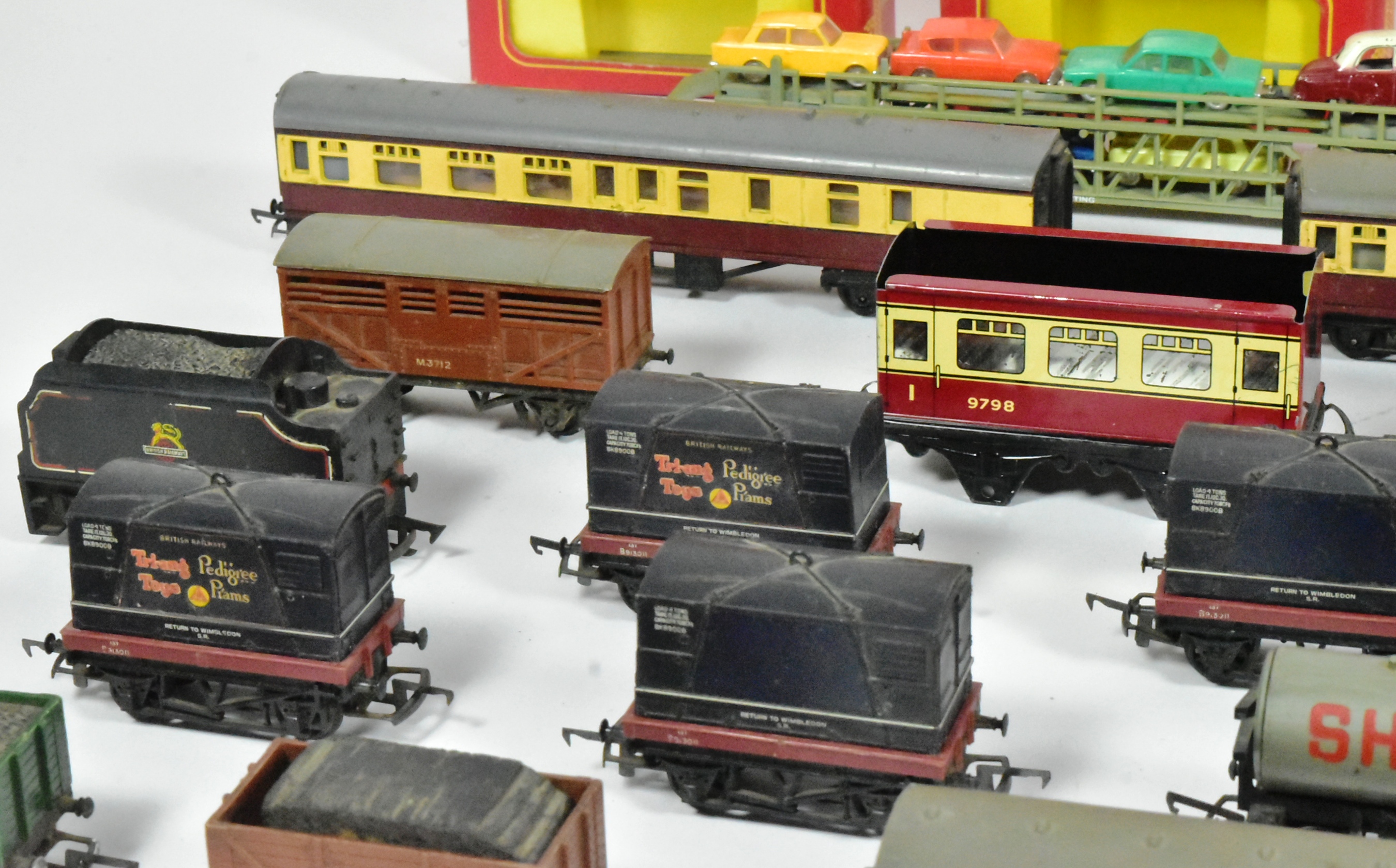 MODEL RAILWAY - COLLECTION OF OO GAUGE MODEL RAILWAY - Image 3 of 5