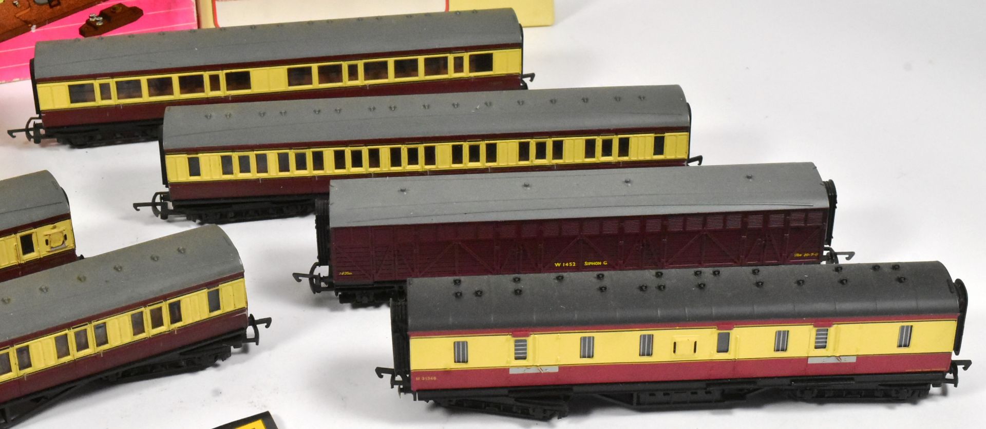 MODEL RAILWAY - COLLECTION OF OO GAUGE ROLLING STOCK, KITS & ACCESSORIES - Image 5 of 6