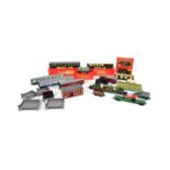 MODEL RAILWAY - COLLECTION OF OO GAUGE ROLLING STOCK