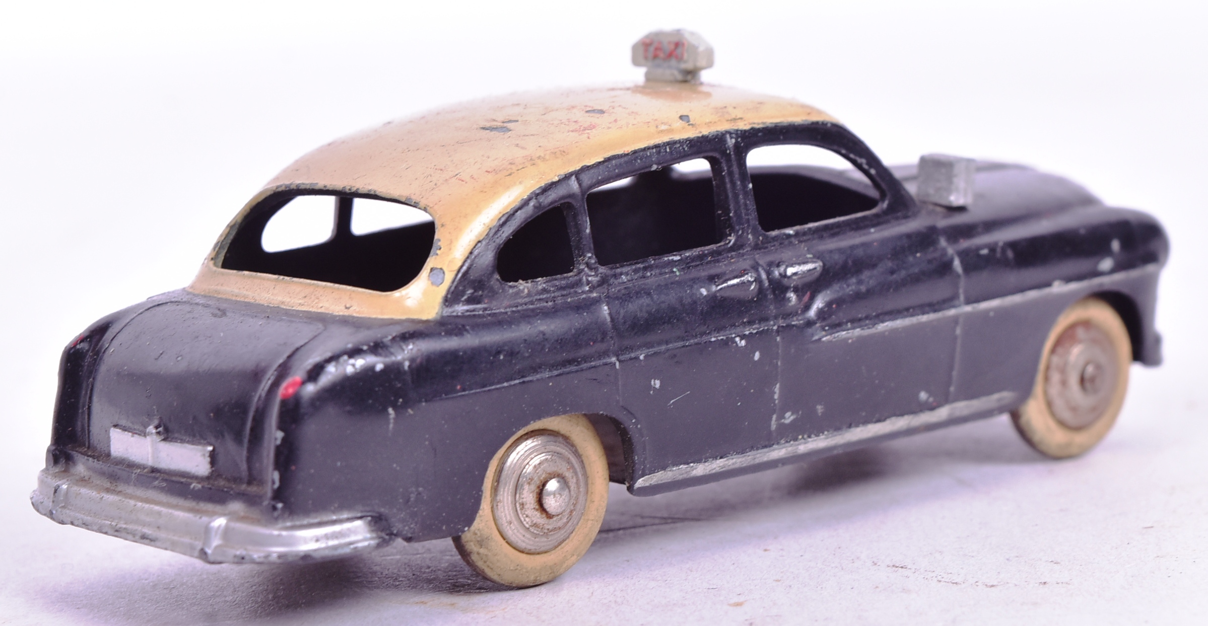 DIECAST - FRENCH DINKY TOYS - FORD VEDETTE TAXI - Image 4 of 5