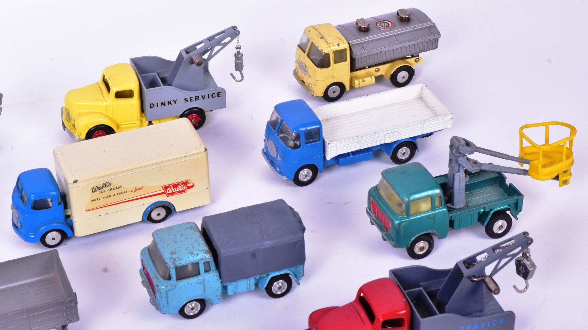 DIECAST - COLLECTION OF VINTAGE DINKY & CORGI TOYS - Image 2 of 7