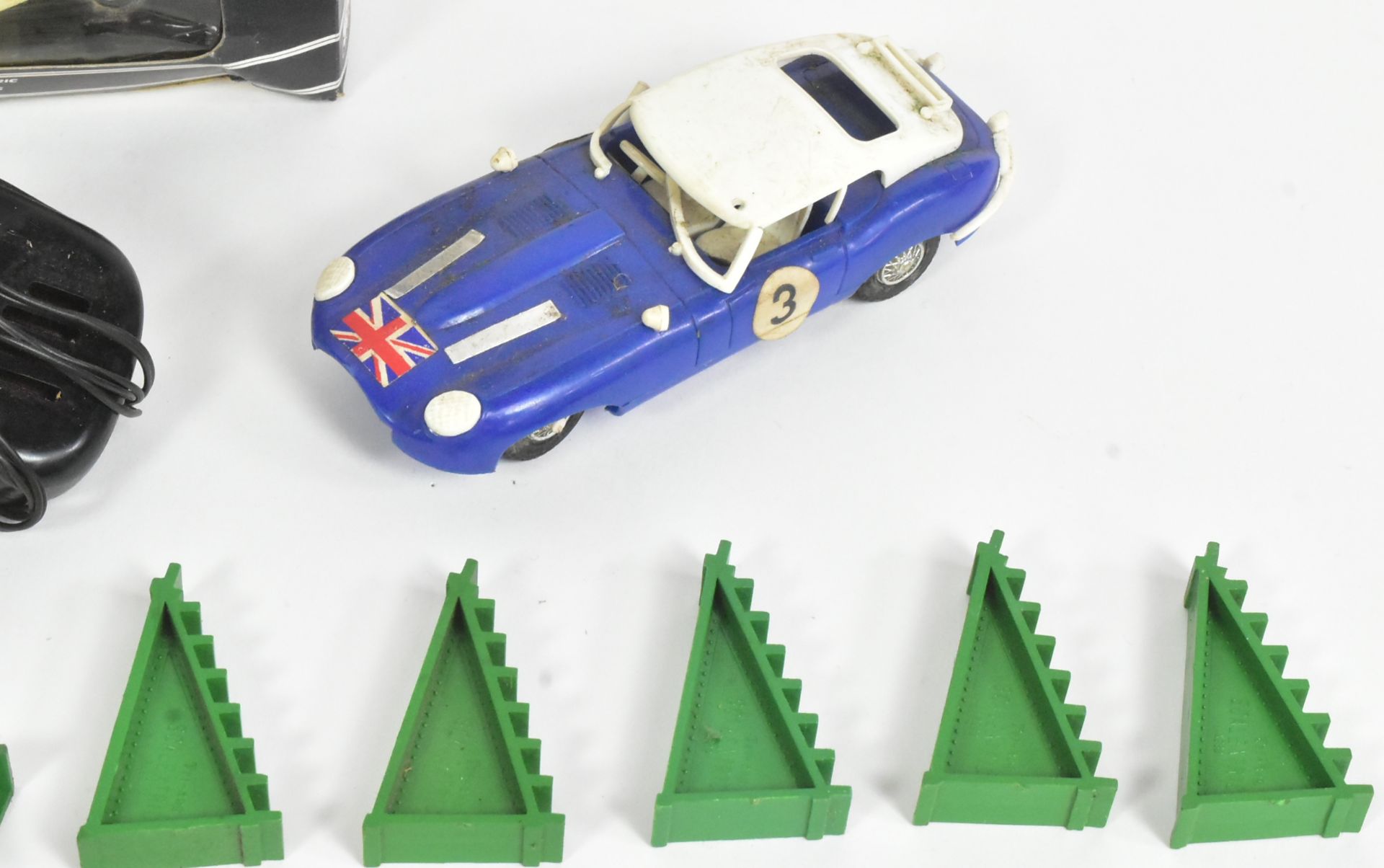 SCALEXTRIC - VINTAGE CARS & SPARES - Image 3 of 5