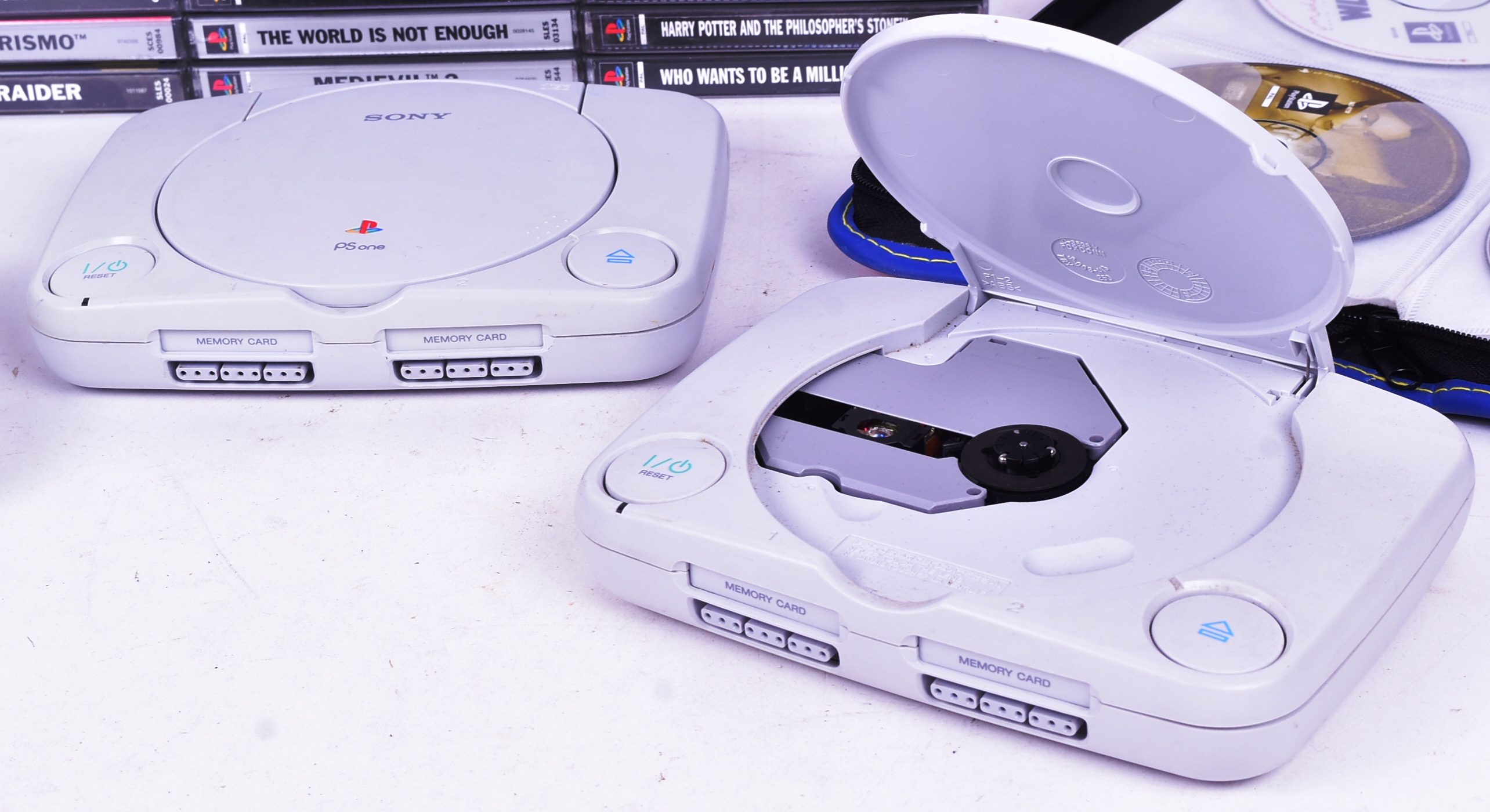 RETRO GAMING - PLAYSTATION ONE VIDEO GAMES & CONSOLES - Image 2 of 6