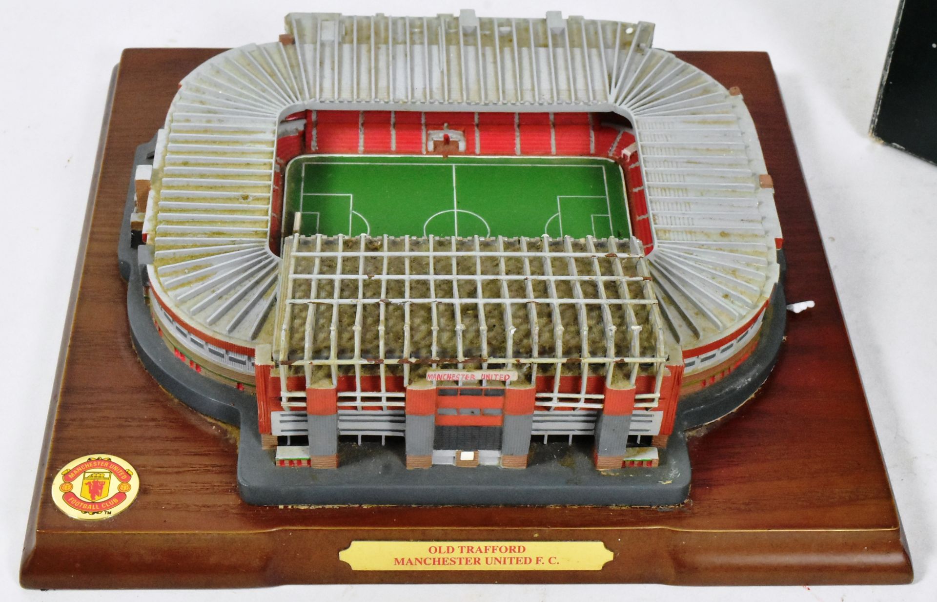 OFFICIAL MANCHESTER UNITED OLD TRAFFORD REPLICA STADIUM MODEL - Image 2 of 5