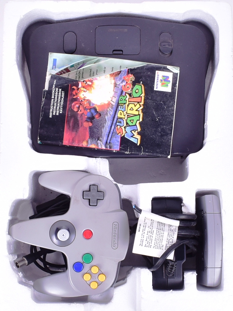 RETRO GAMING - VINTAGE NINTENDO 64 WITH MARIO 64 GAME - Image 7 of 7