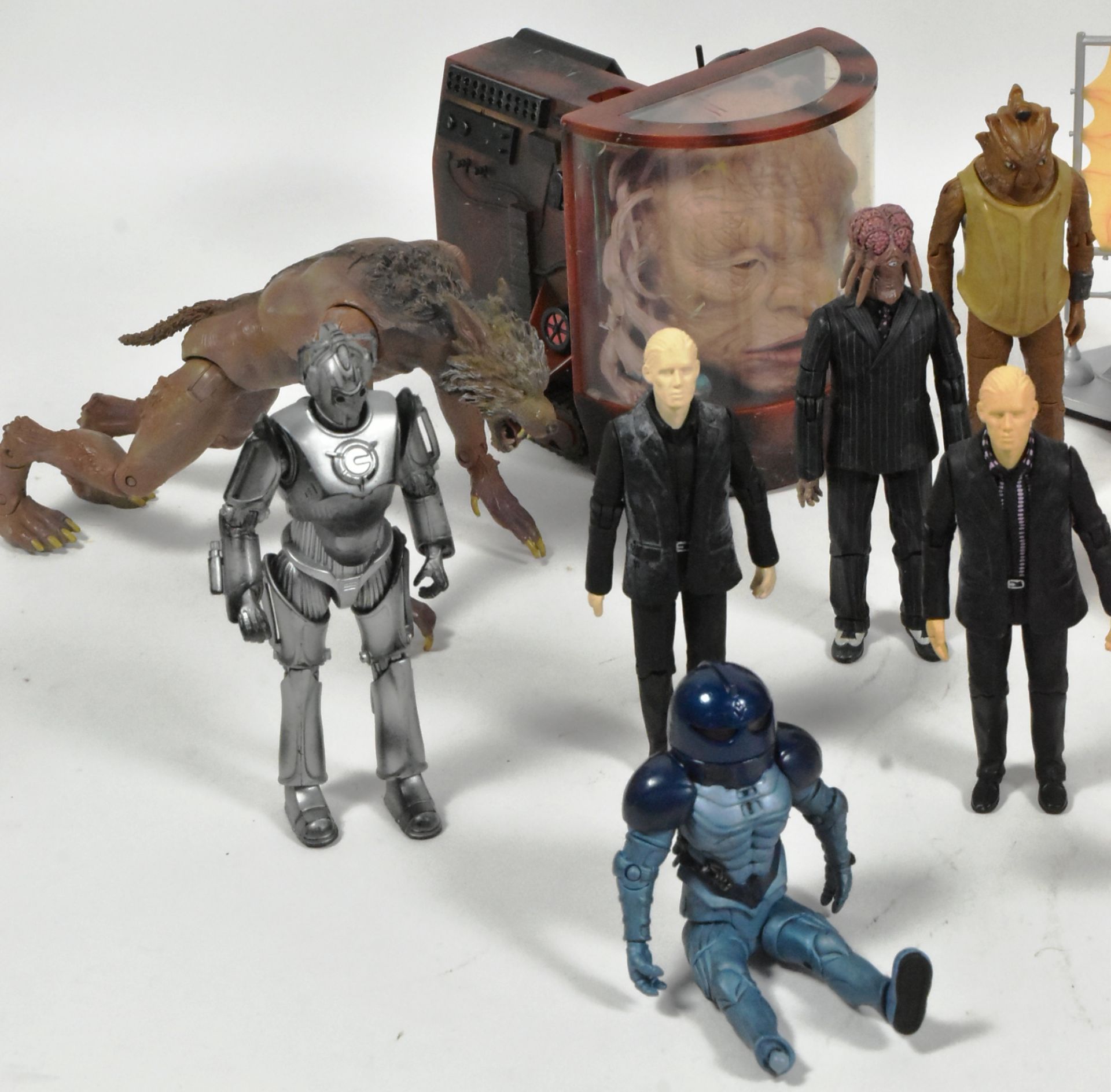 DOCTOR WHO - CHARACTER OPTIONS - COLLECTION OF ACTION FIGURES - Image 4 of 5