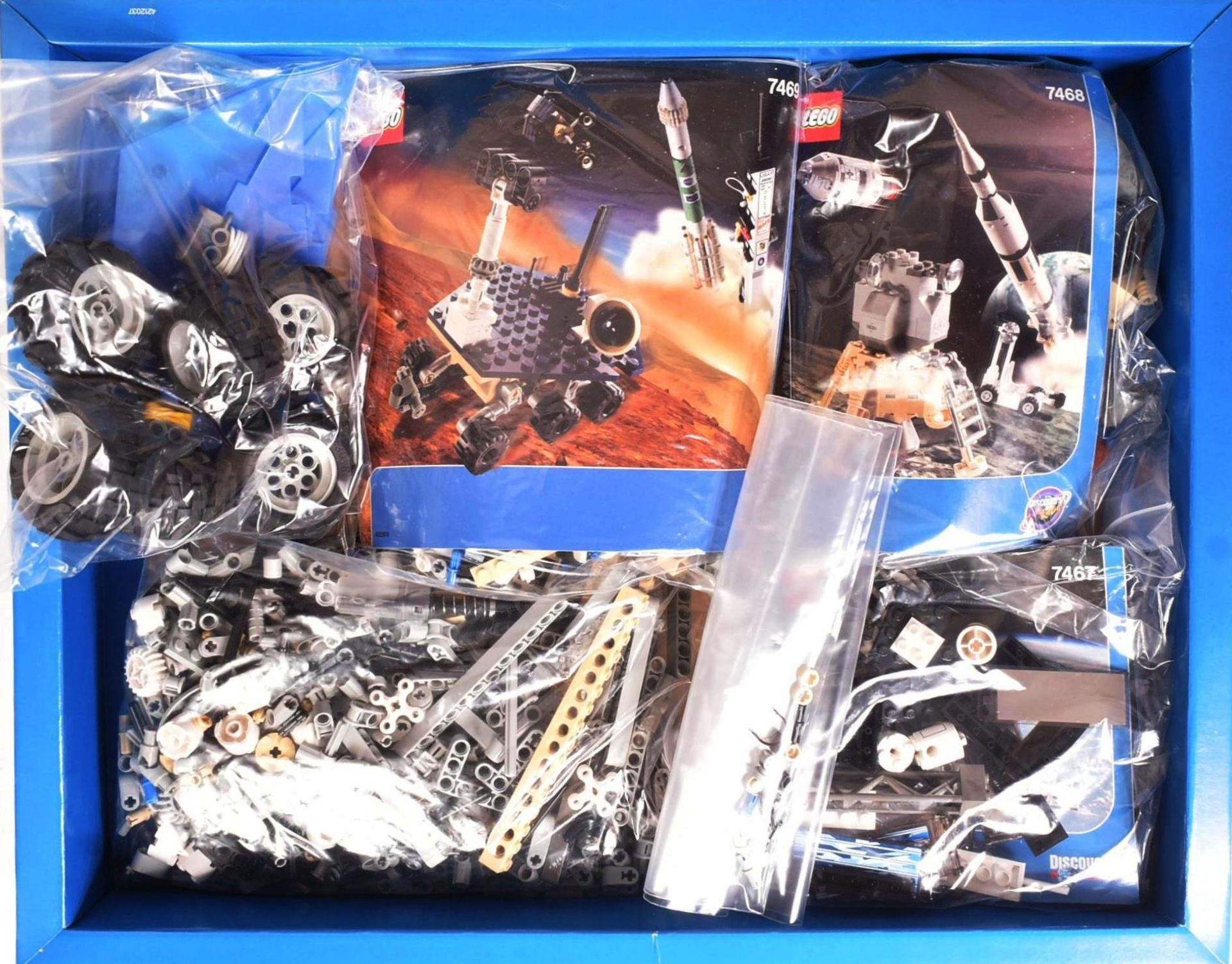 LEGO - COLLECTION OF LEGO DISCOVERY CHANNEL SPACE SETS - Bild 3 aus 6
