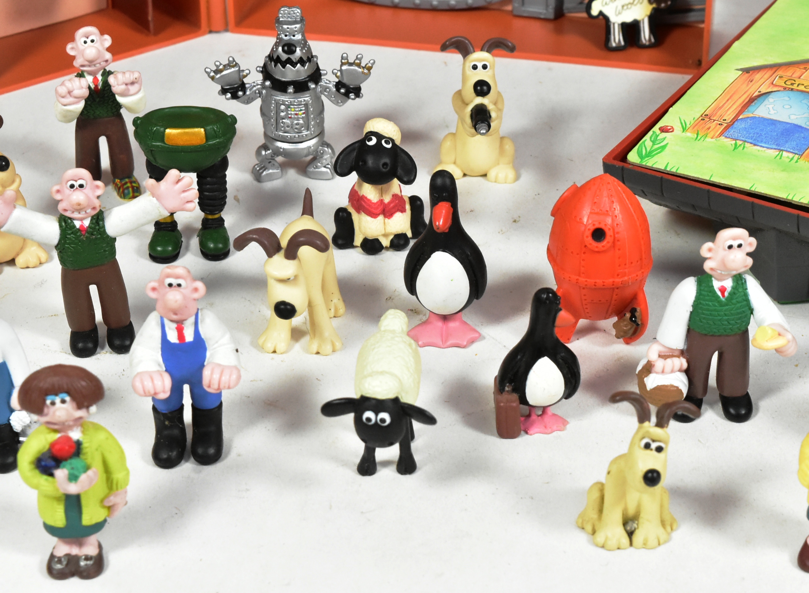 WALLACE & GROMIT - VINTAGE CARRY CASE PLAYSETS - Image 5 of 6