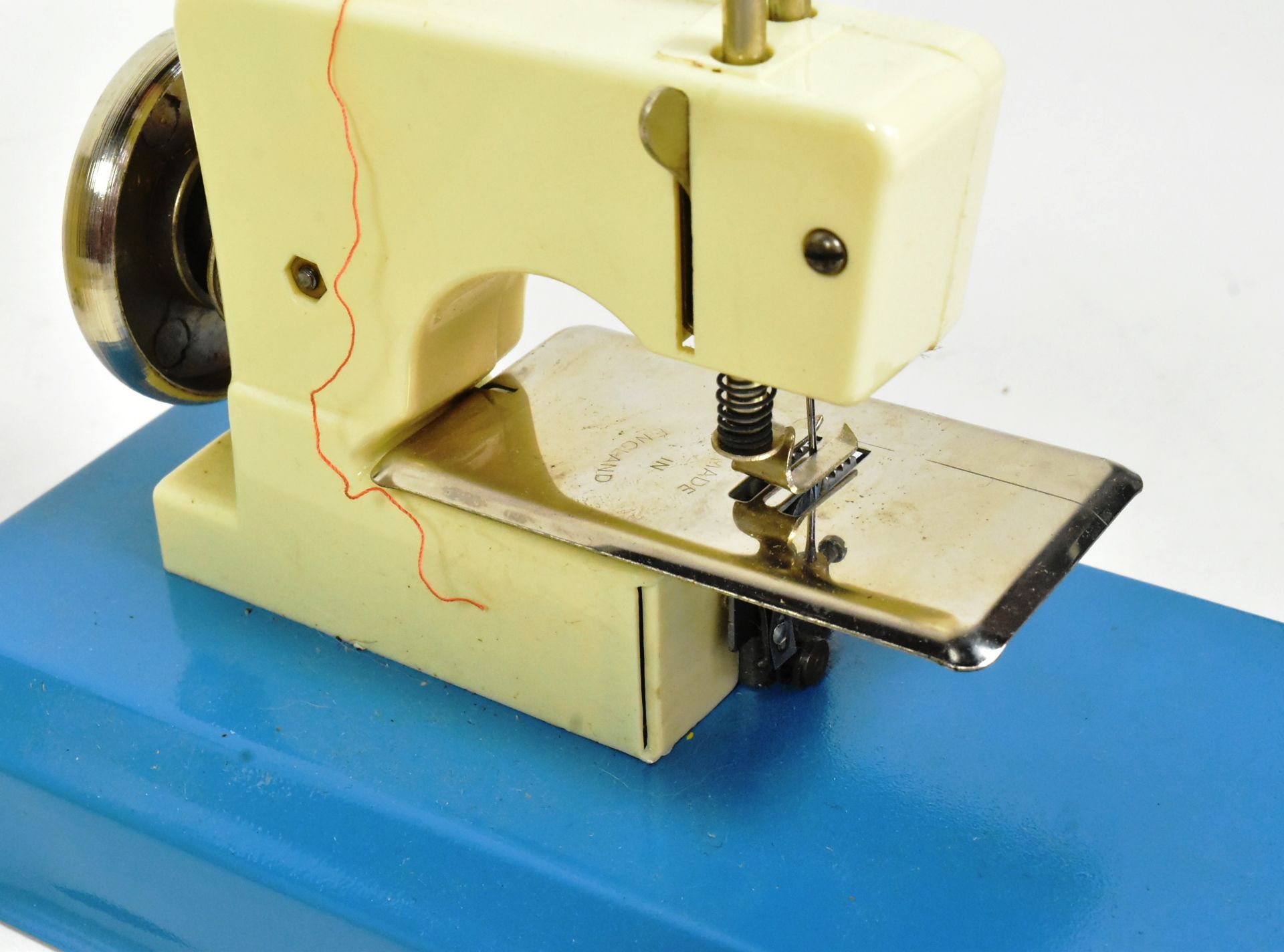 RETRO TOYS - WALT DISNEY SNOW WHITE SEWING MACHINE - Bild 3 aus 5