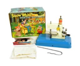 RETRO TOYS - WALT DISNEY SNOW WHITE SEWING MACHINE