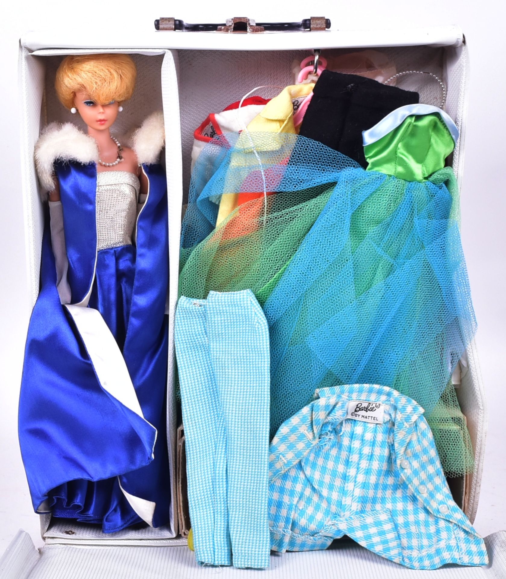 BARBIE - VINTAGE 1960S BARBIE DOLL WITH CLOTHING & ACCESSORIES - Bild 2 aus 6