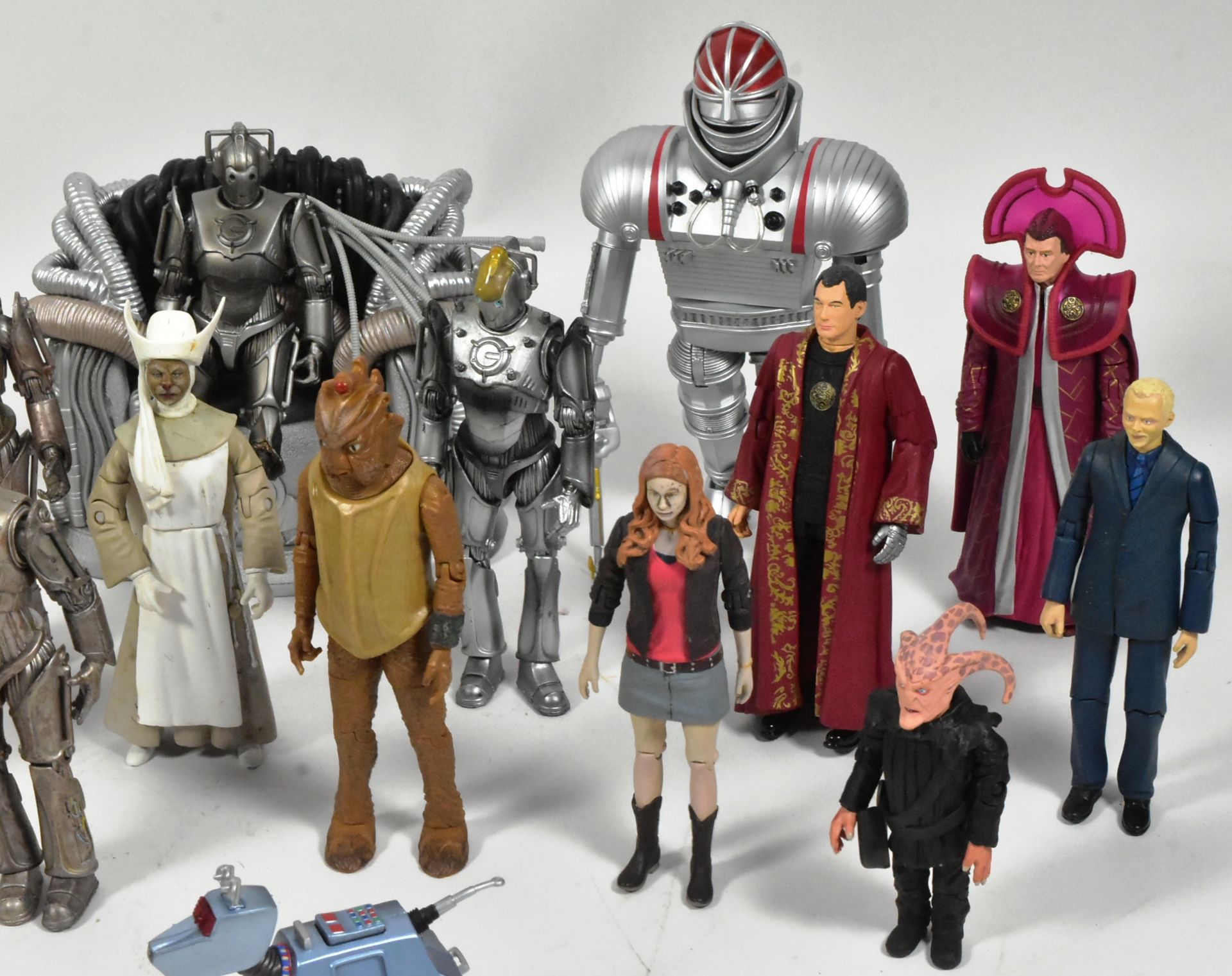 DOCTOR WHO - CHARACTER OPTIONS - COLLECTION OF ACTION FIGURES - Image 2 of 5